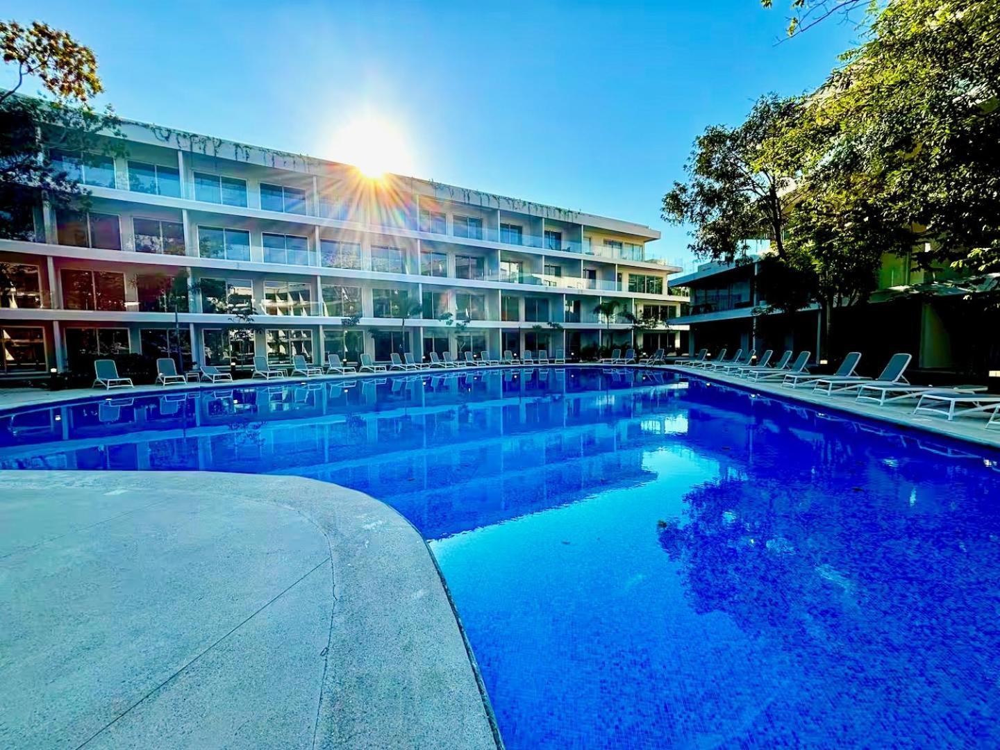 Con Terraza Privada Y Diseno Moderno