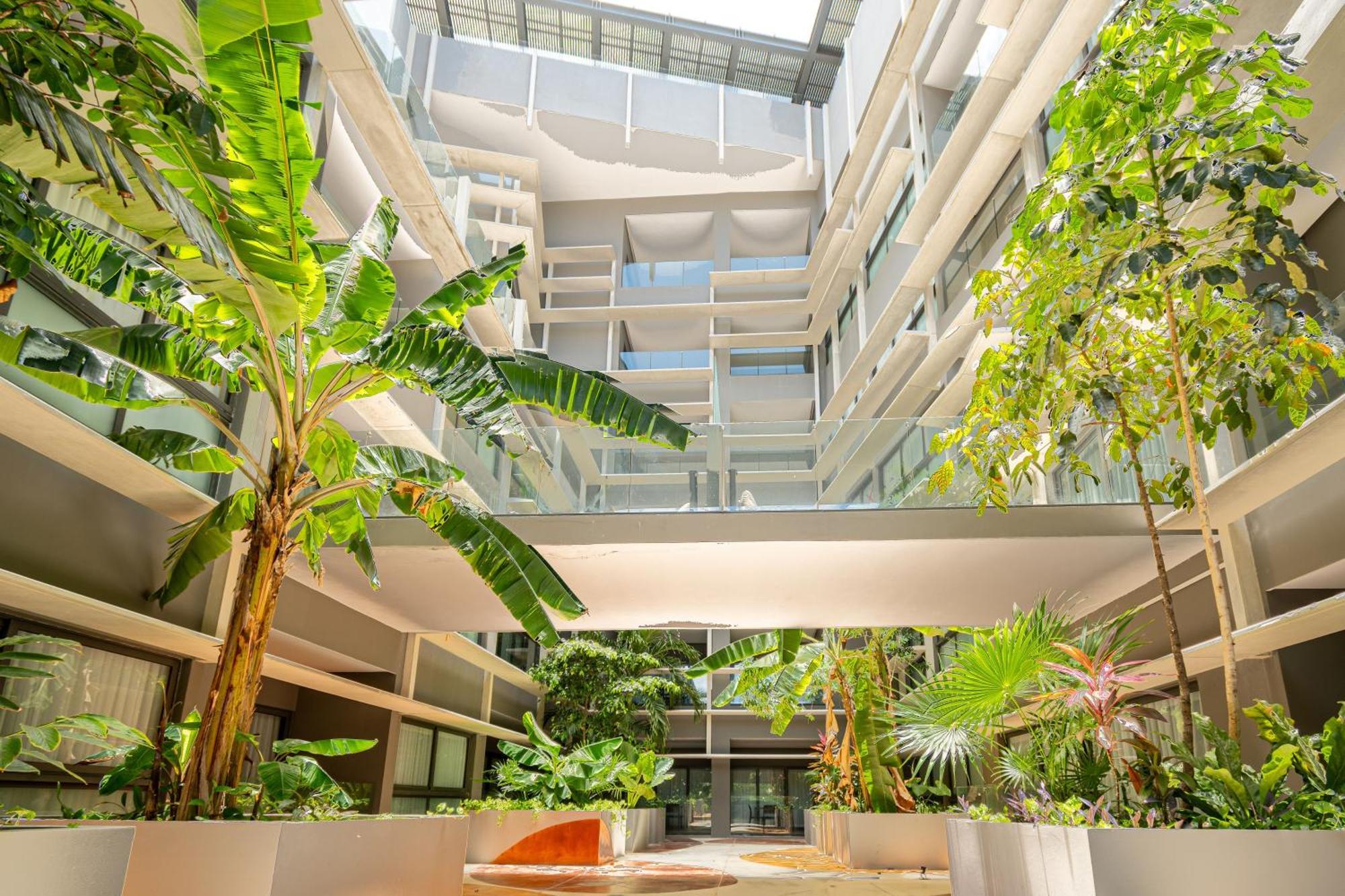 Luxury 1br Condo-amazing Oceanviews Prime Location Close To *