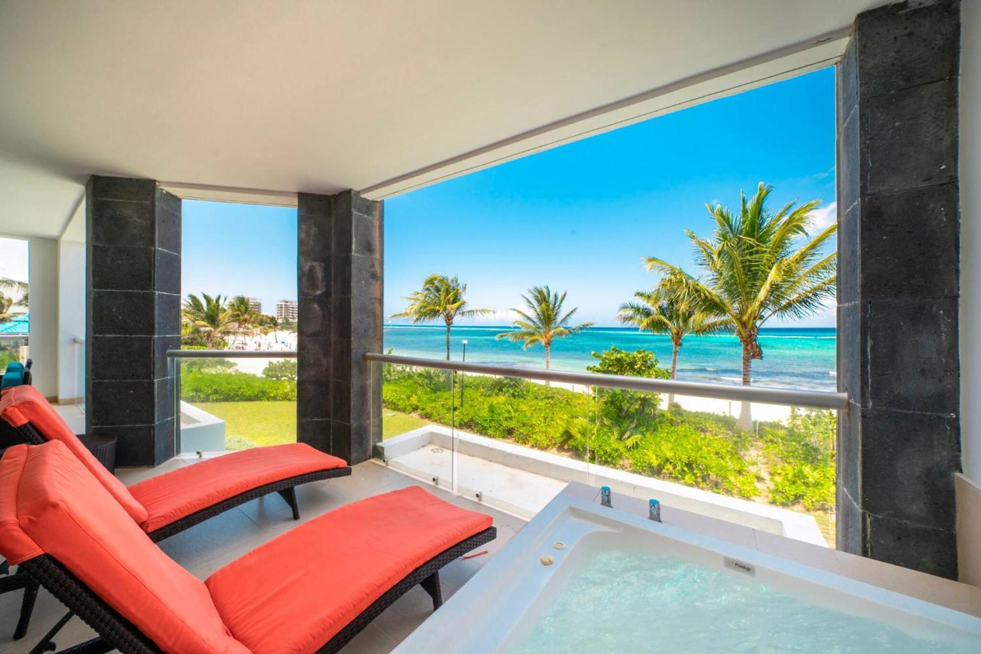 Beachfront With Tub, 3 Bedroom & Pool - At Mareazul Corazon Playa del Carmen