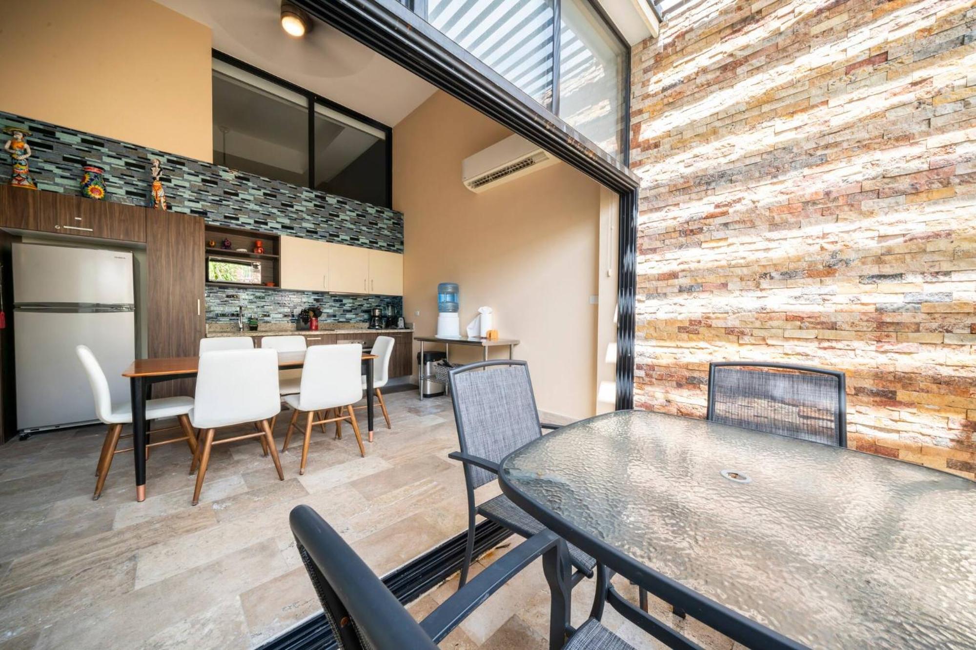 Veronica - Comfortable 2 Bedroom With Rooftop Gym And Pool Căn hộ *