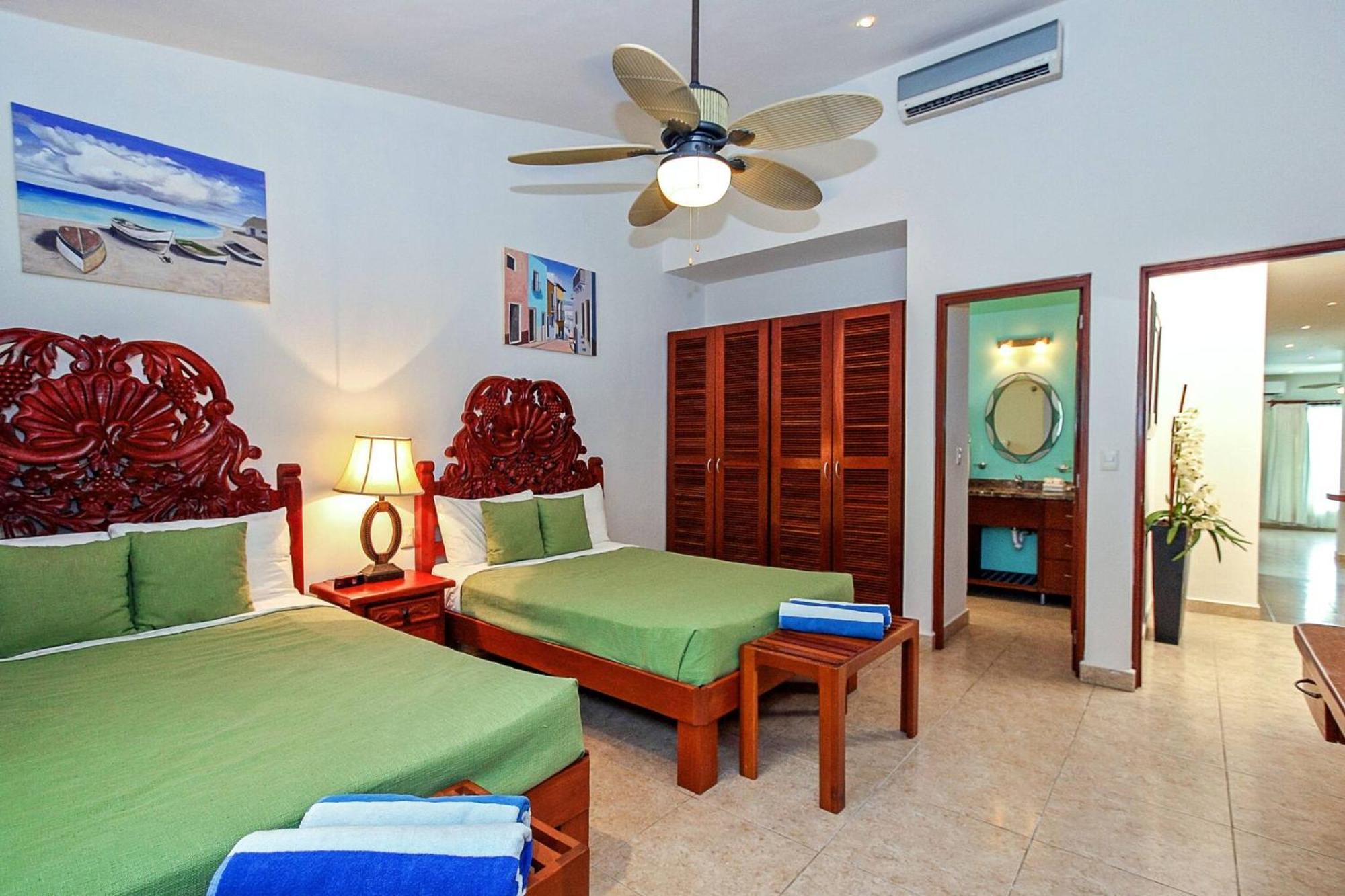 With 4 Bedrooms A Few Steps From The - Playacar - Vista Del Mar Villa Playa del Carmen