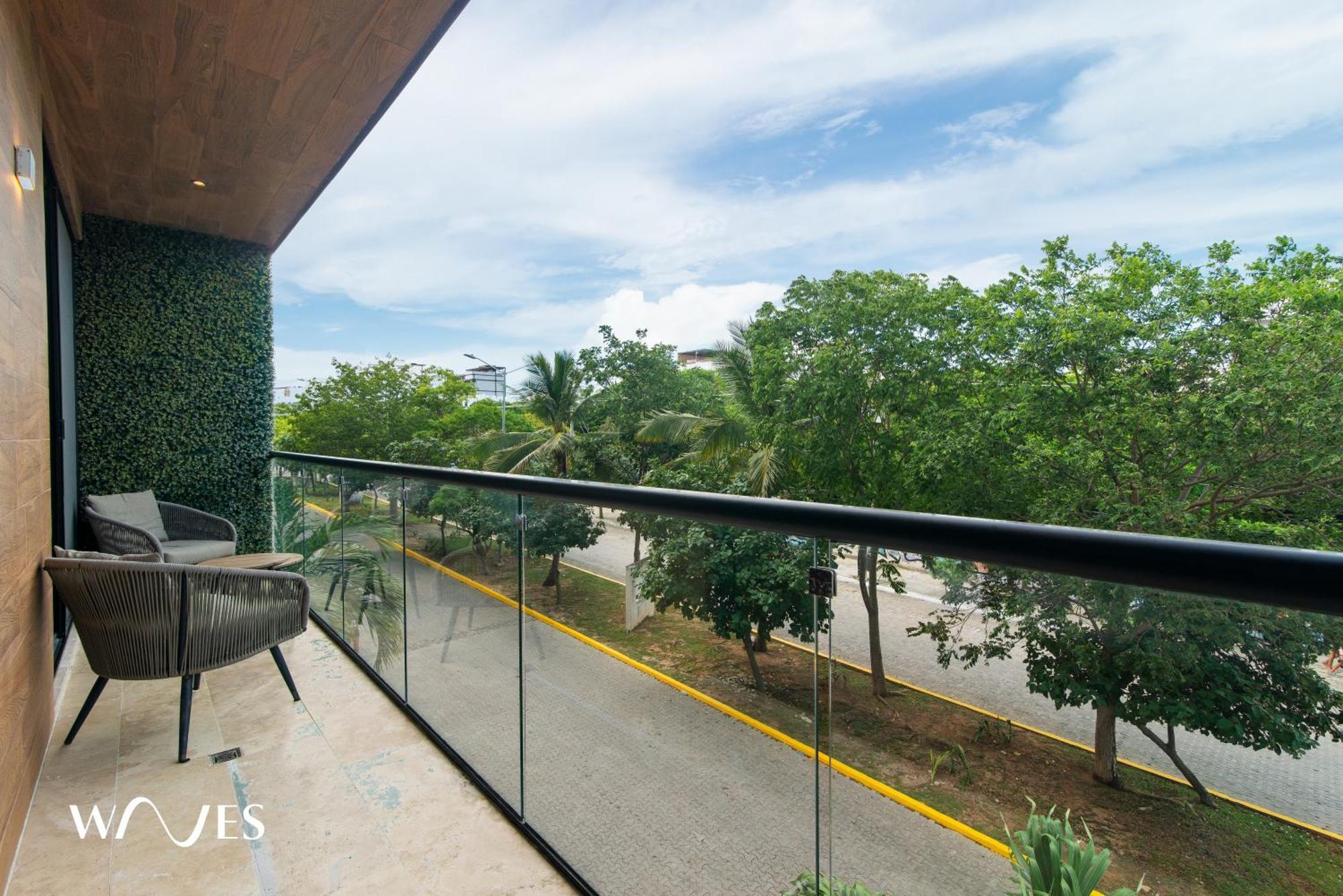 Luminous 1 Br. Steps Away From The *
