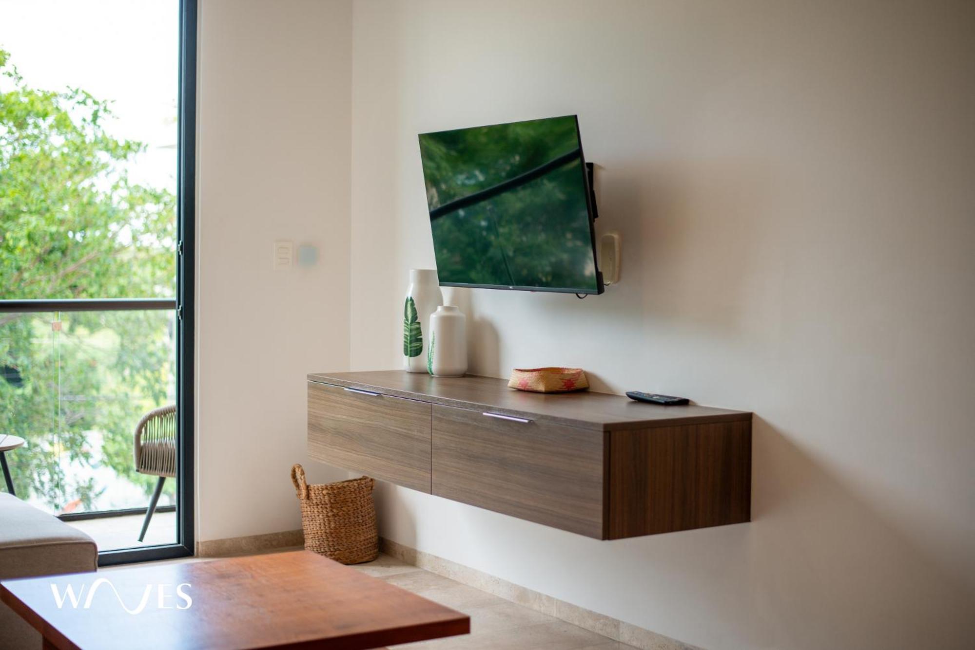 Luminous 1 Br. Steps Away From The