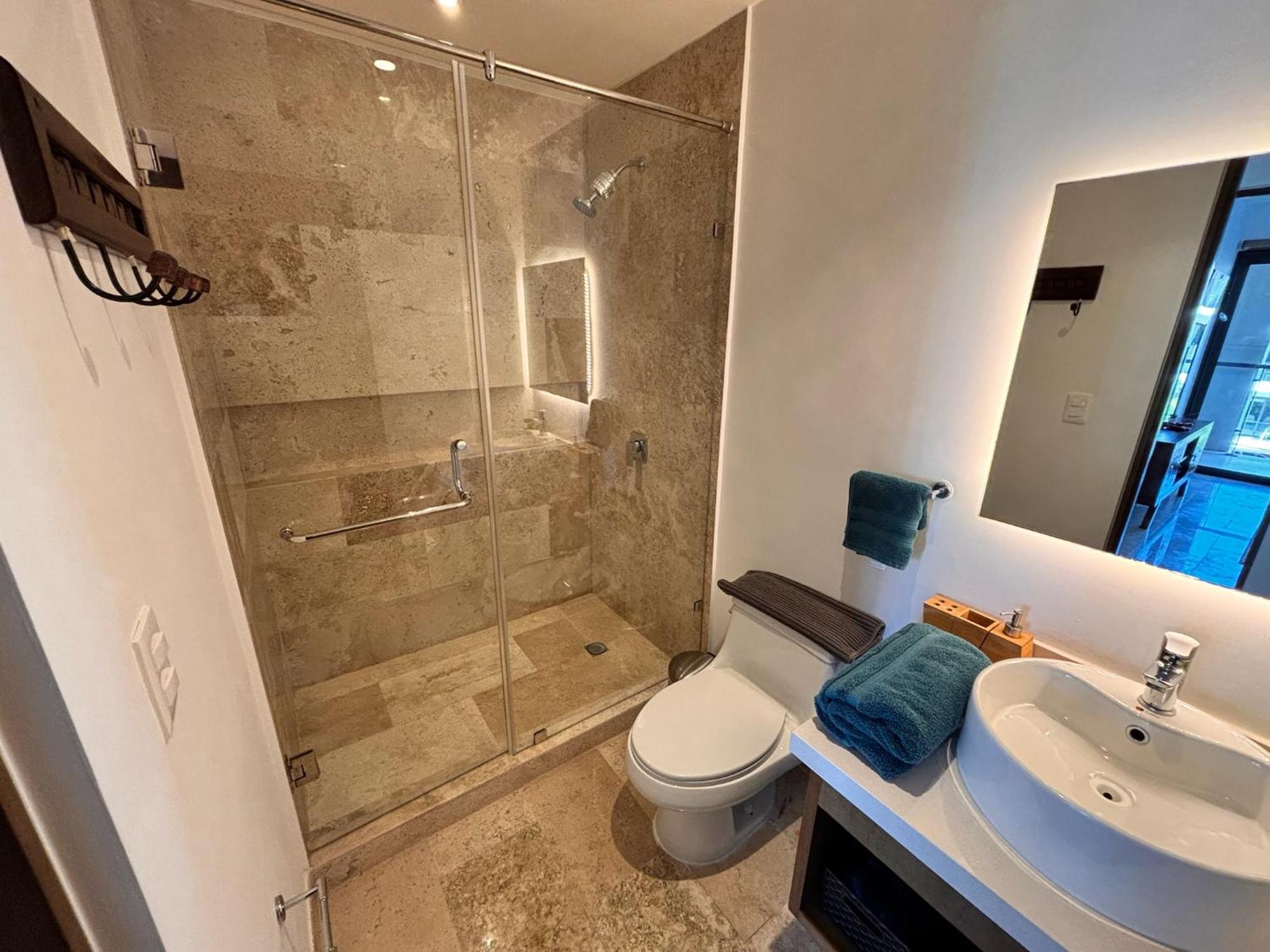 Modern 2br 1 Block From 5th Ave Wt Pool, Gym N Fast Wifi *