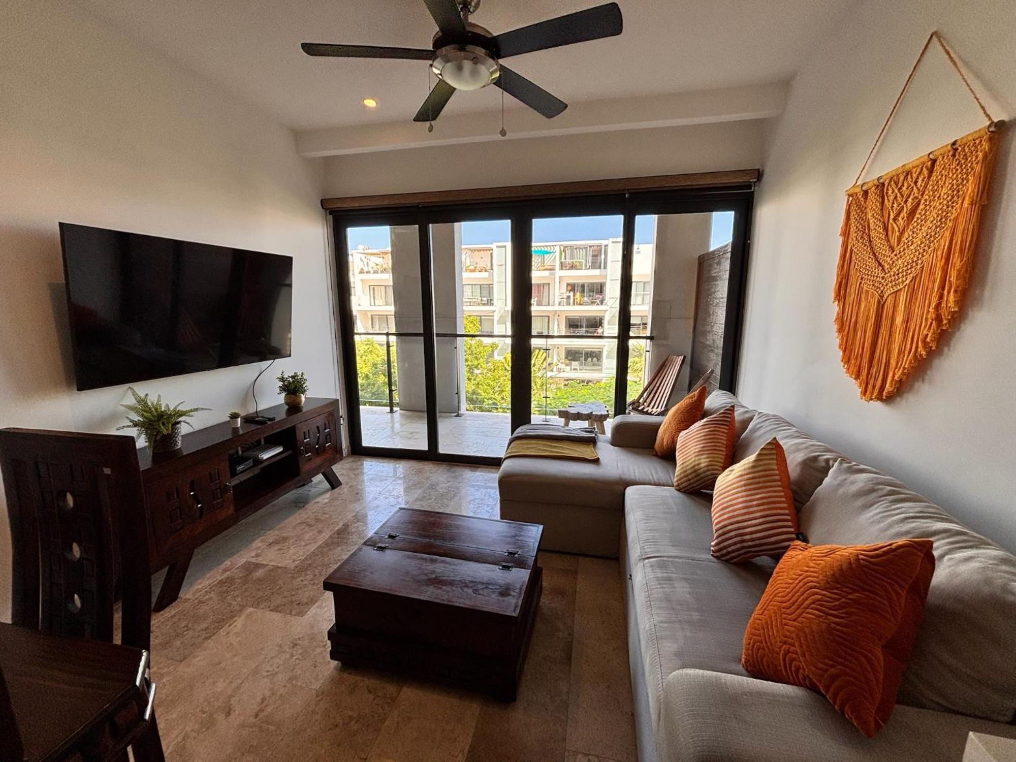 Modern 2br 1 Block From 5th Ave Wt Pool, Gym N Fast Wifi Apartment *