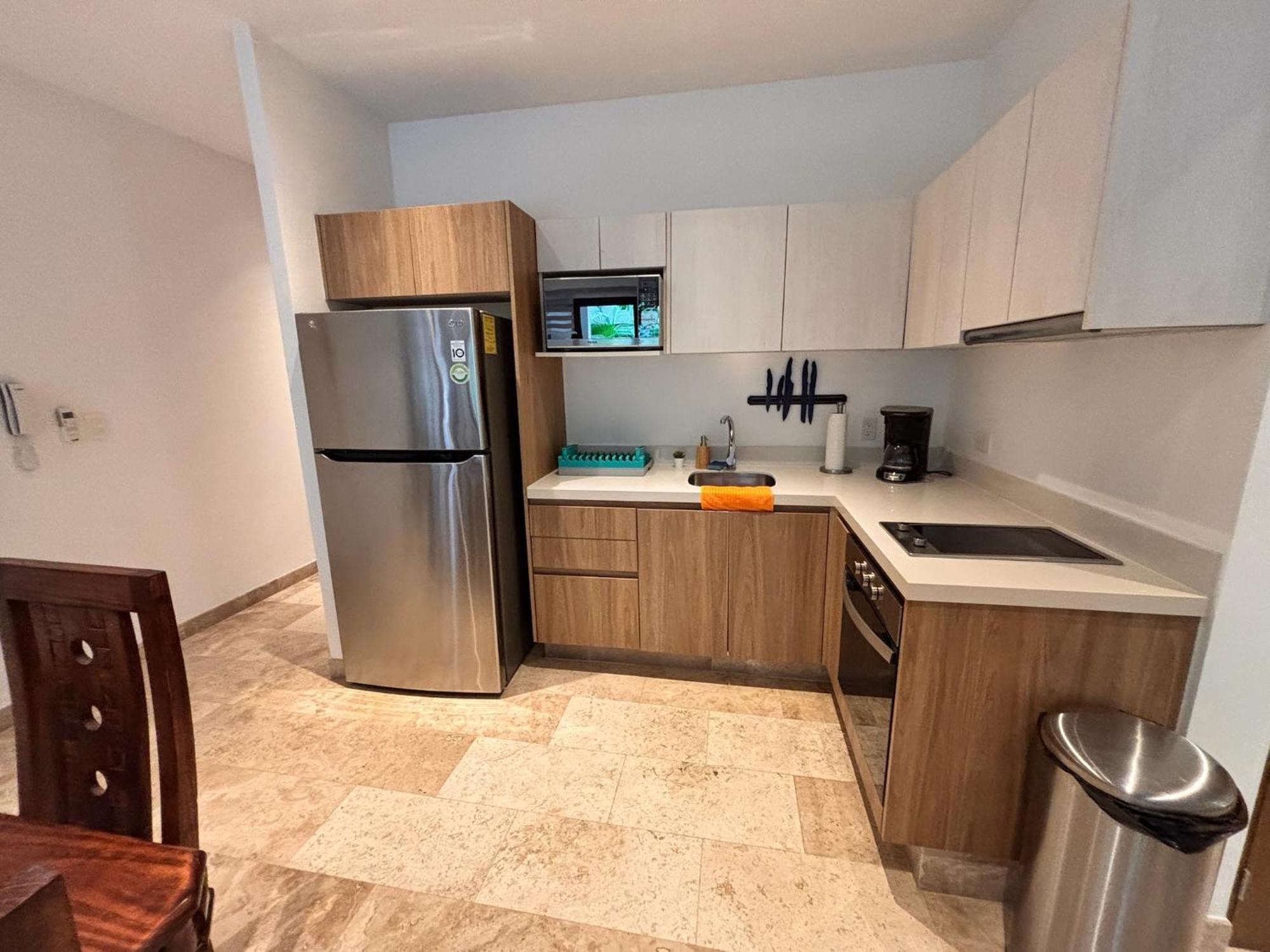 Modern 2br 1 Block From 5th Ave Wt Pool, Gym N Fast Wifi Apartment *
