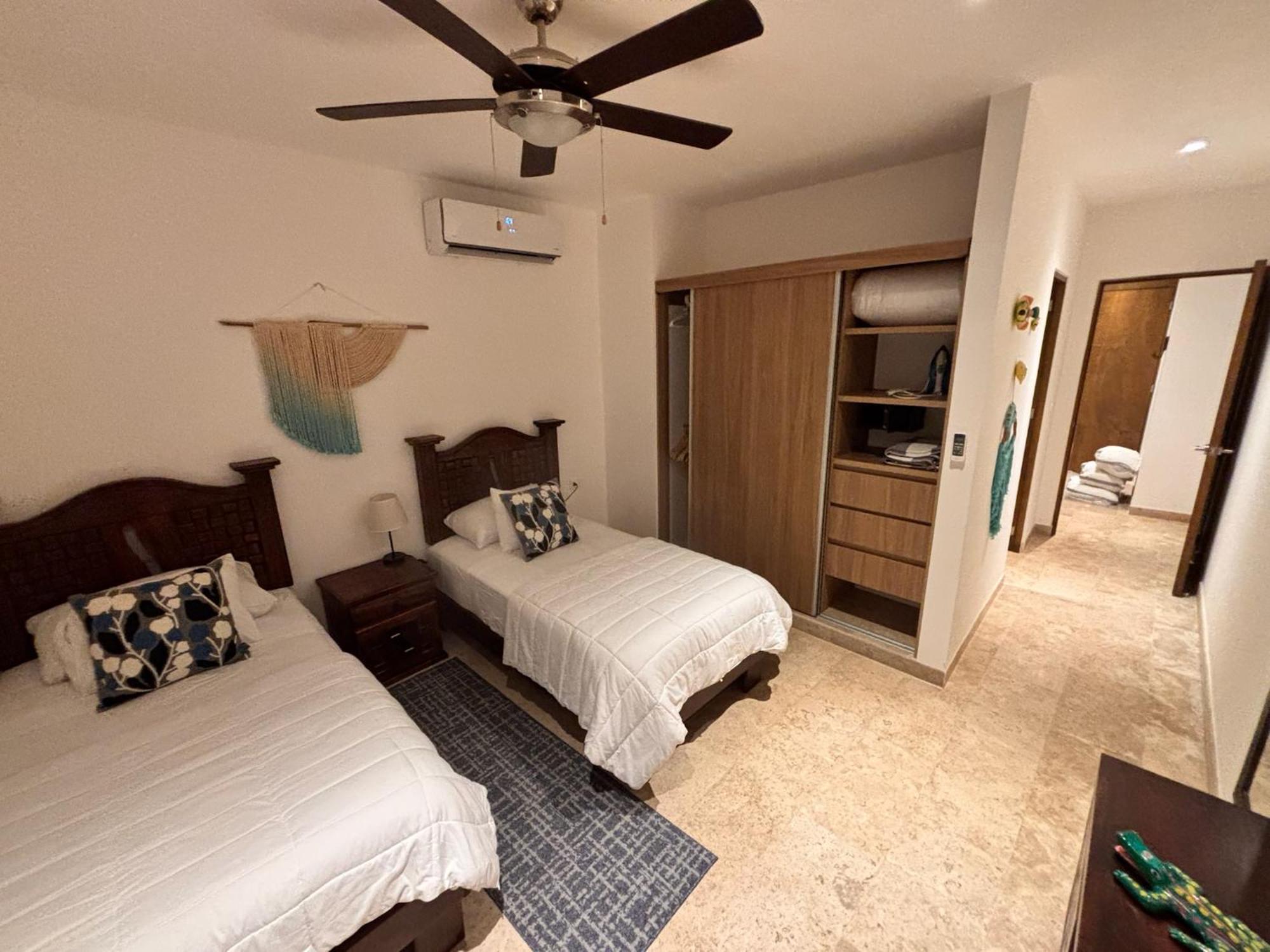 Modern 2br 1 Block From 5th Ave Wt Pool, Gym N Fast Wifi Apartment