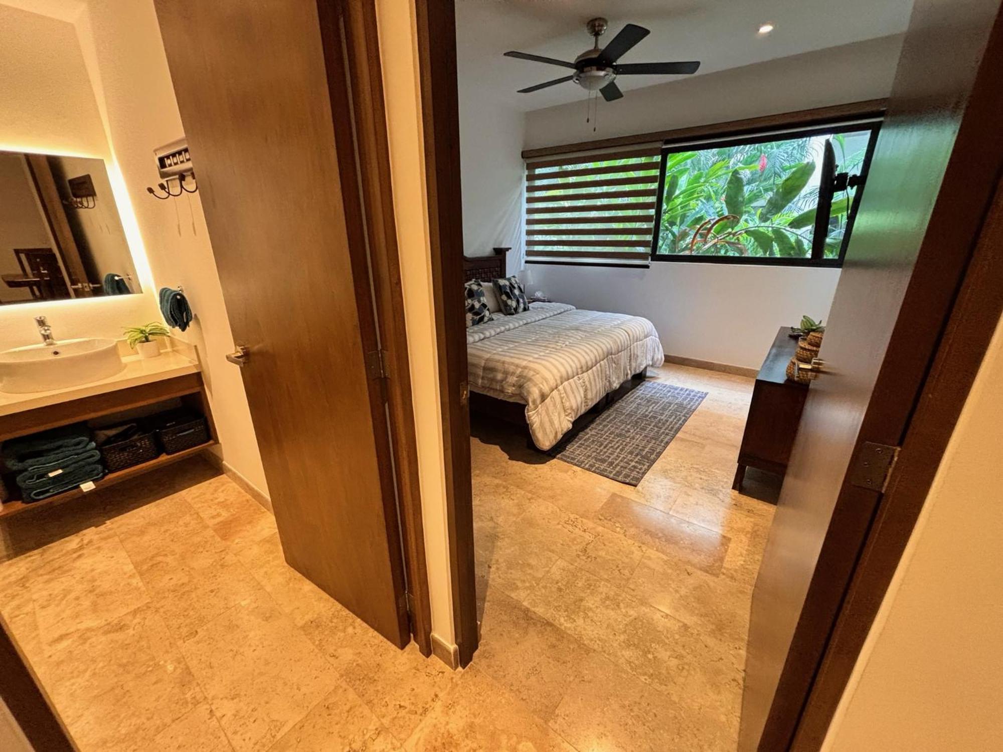 Modern 2br 1 Block From 5th Ave Wt Pool, Gym N Fast Wifi Apartment *