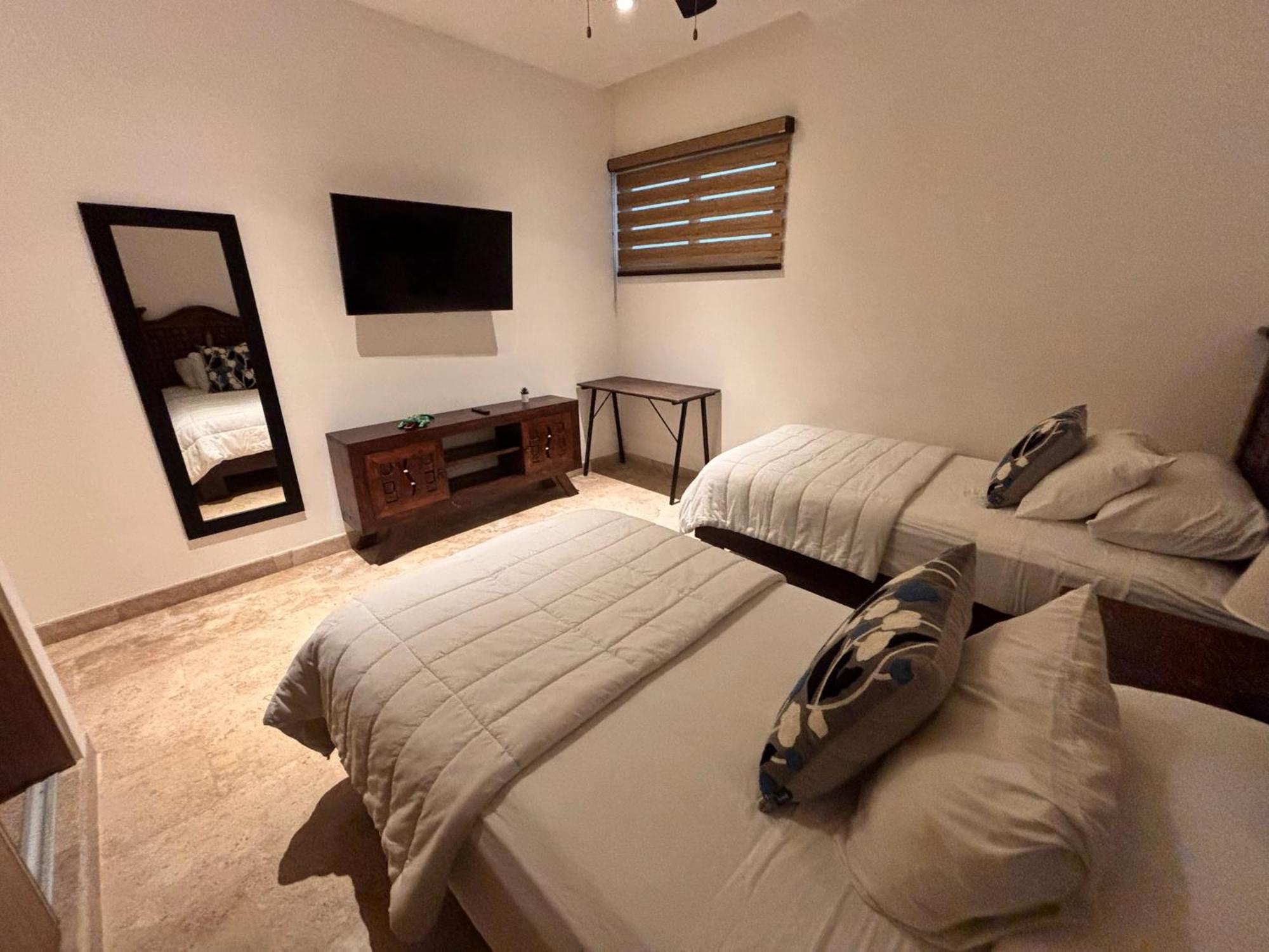 Modern 2br 1 Block From 5th Ave Wt Pool, Gym N Fast Wifi *