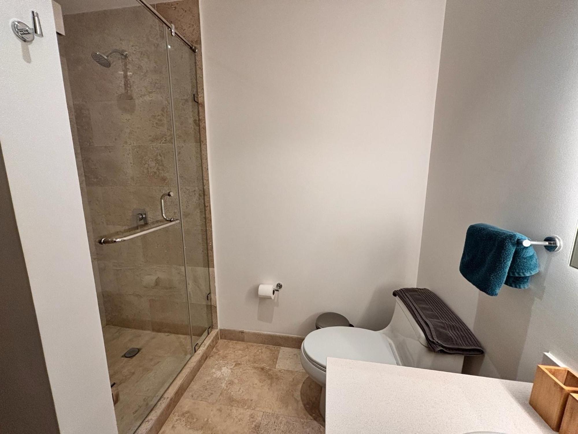 Modern 2br 1 Block From 5th Ave Wt Pool, Gym N Fast Wifi