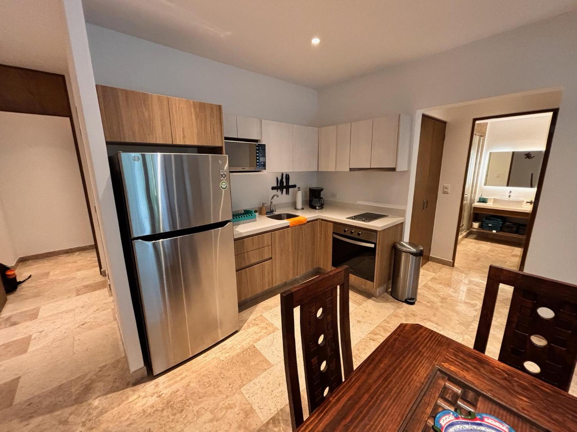 Modern 2br 1 Block From 5th Ave Wt Pool, Gym N Fast Wifi Apartment *