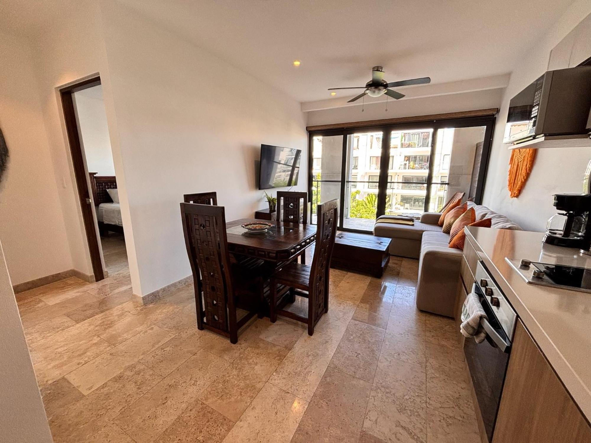 Modern 2br 1 Block From 5th Ave Wt Pool, Gym N Fast Wifi Apartment *