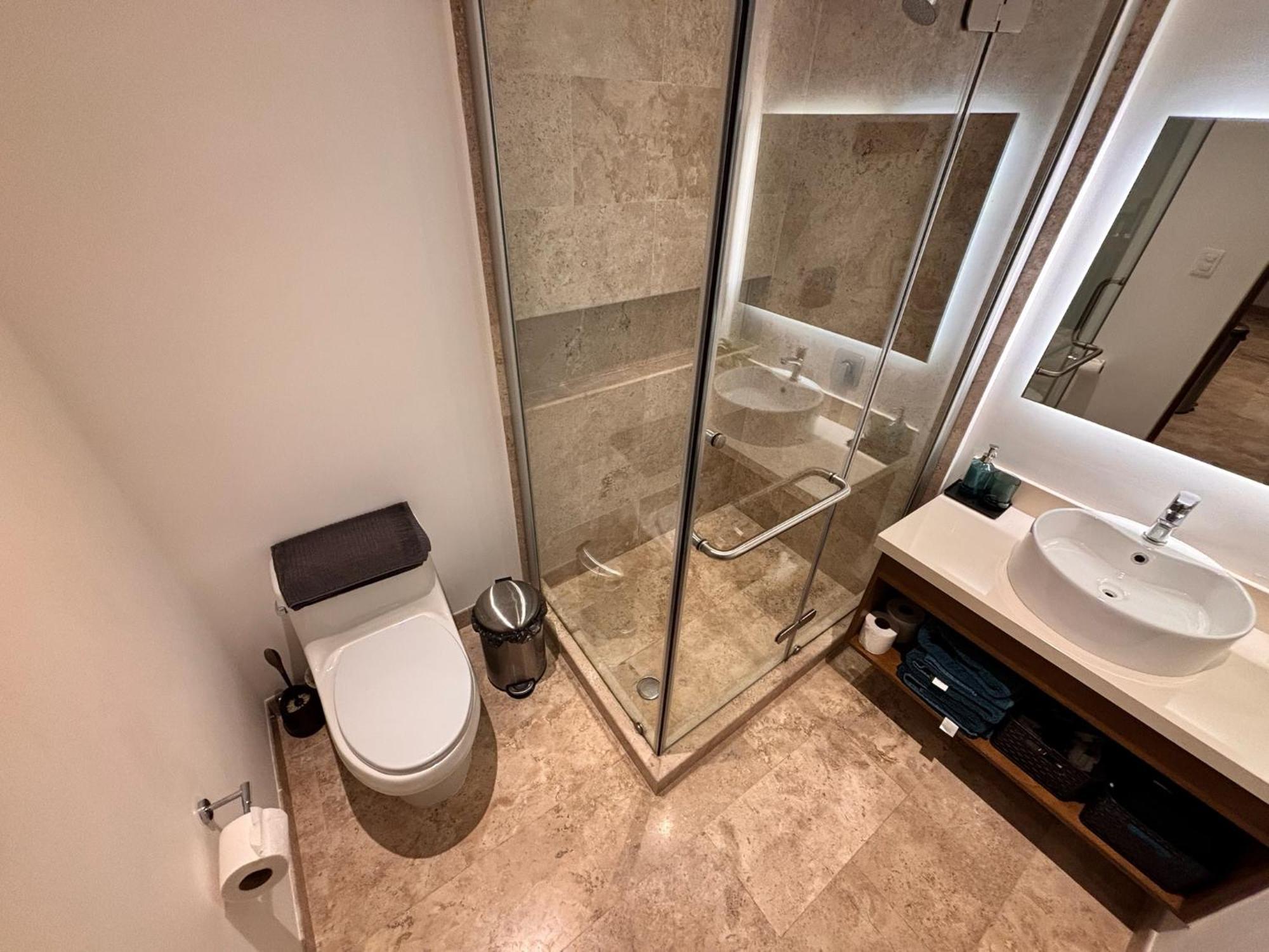 Modern 2br 1 Block From 5th Ave Wt Pool, Gym N Fast Wifi