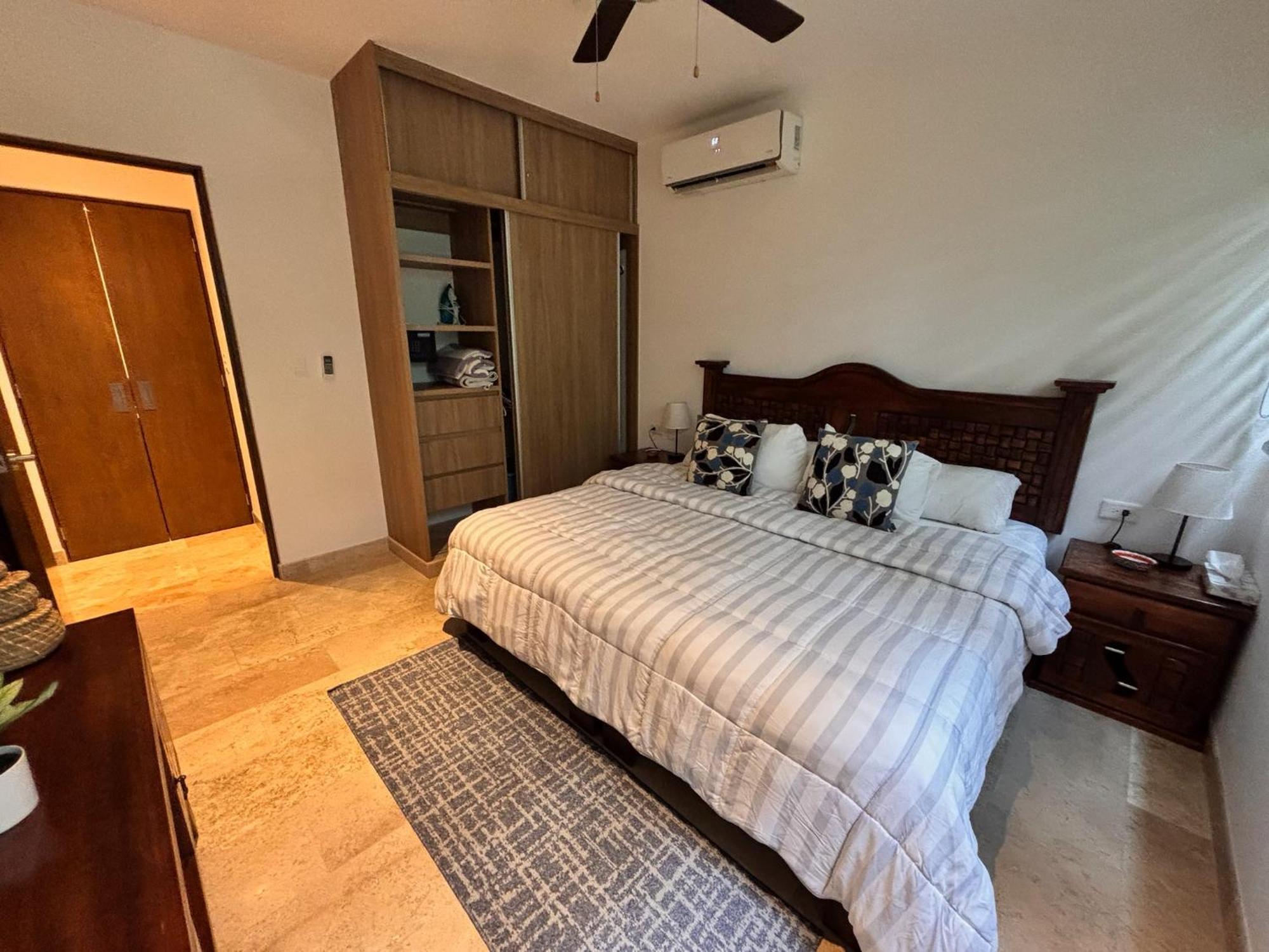 Modern 2br 1 Block From 5th Ave Wt Pool, Gym N Fast Wifi Apartment