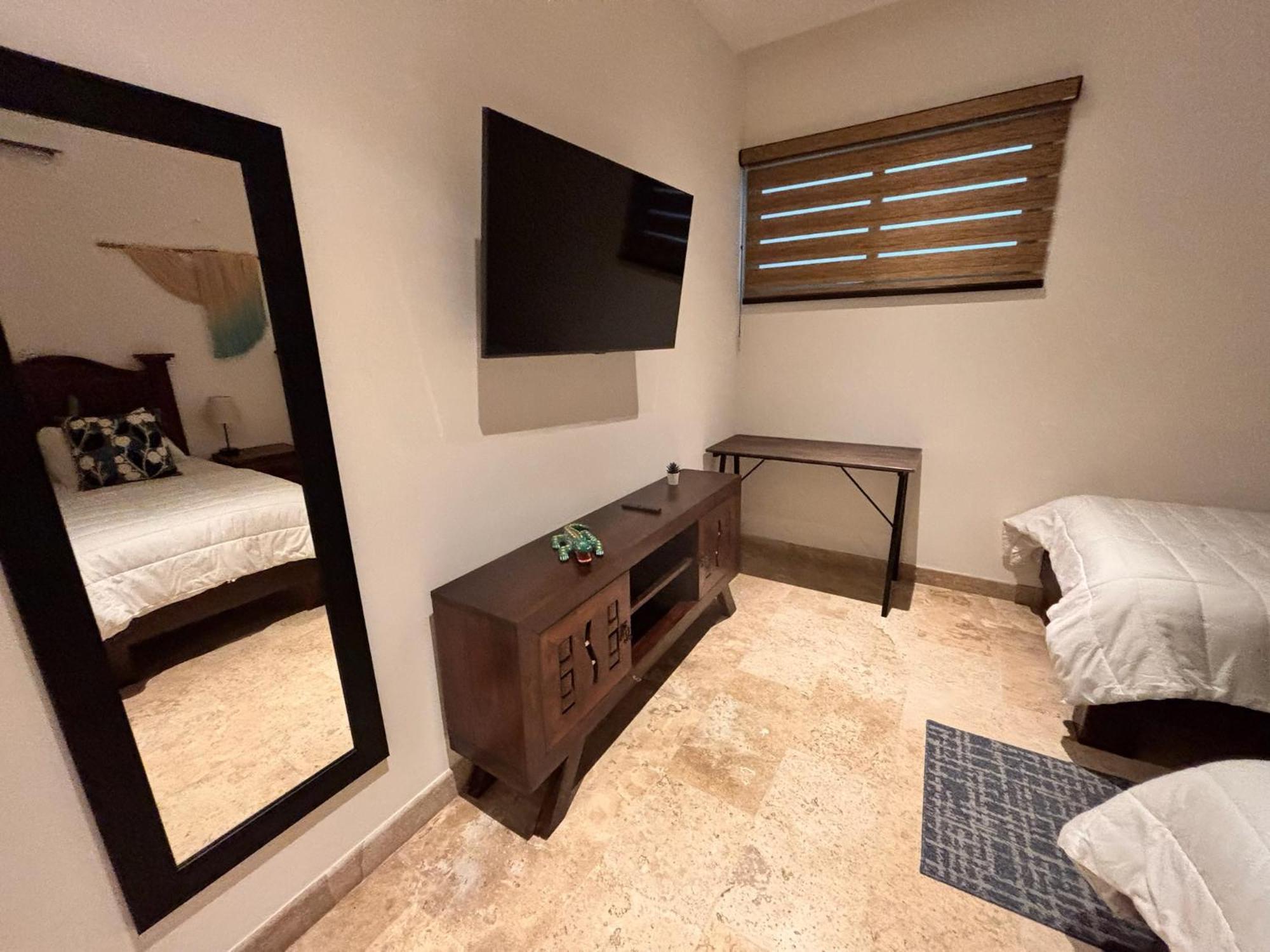 Modern 2br 1 Block From 5th Ave Wt Pool, Gym N Fast Wifi *