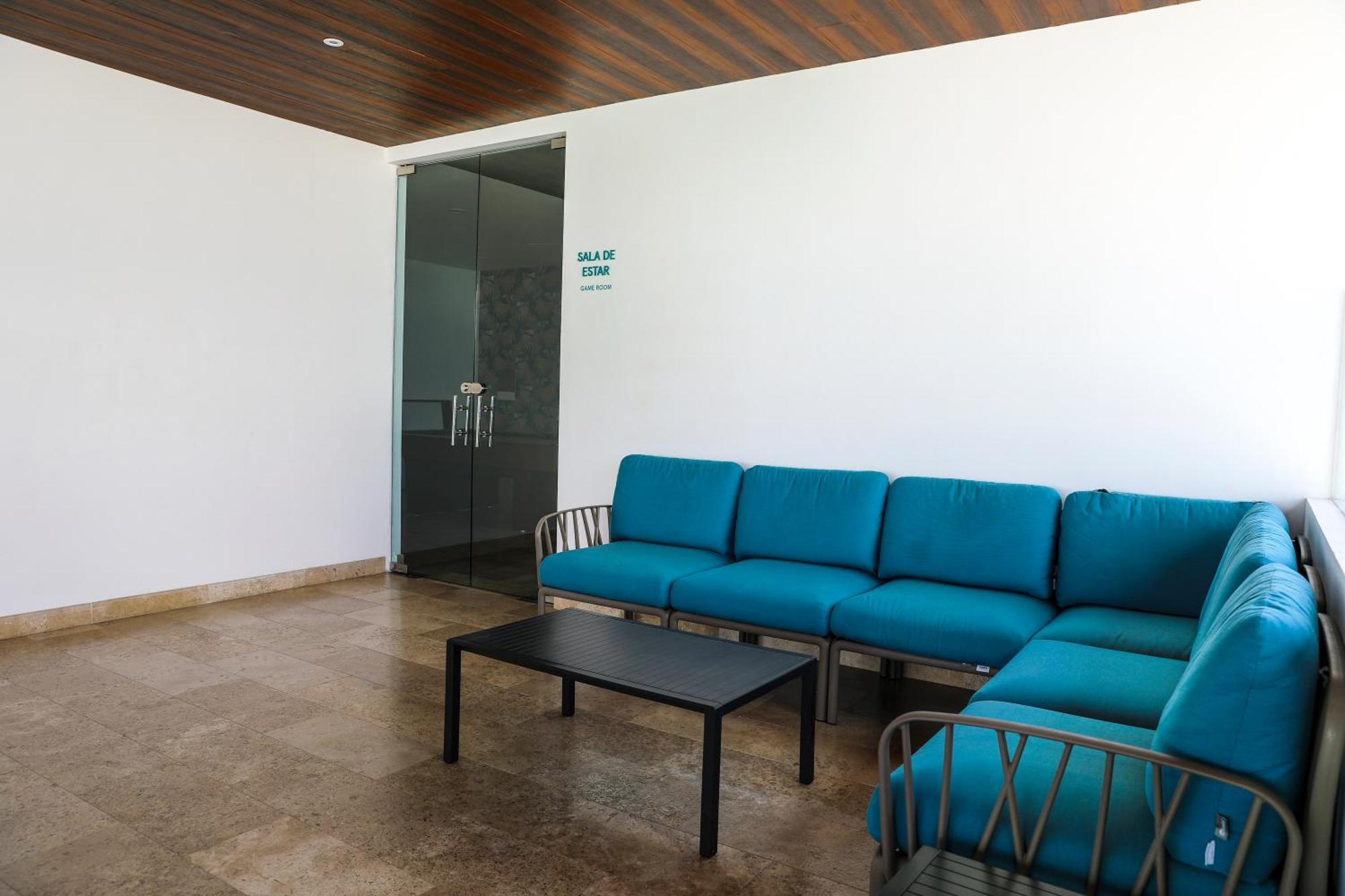 Modern 2br 1 Block From 5th Ave Wt Pool, Gym N Fast Wifi * Playa del Carmen
