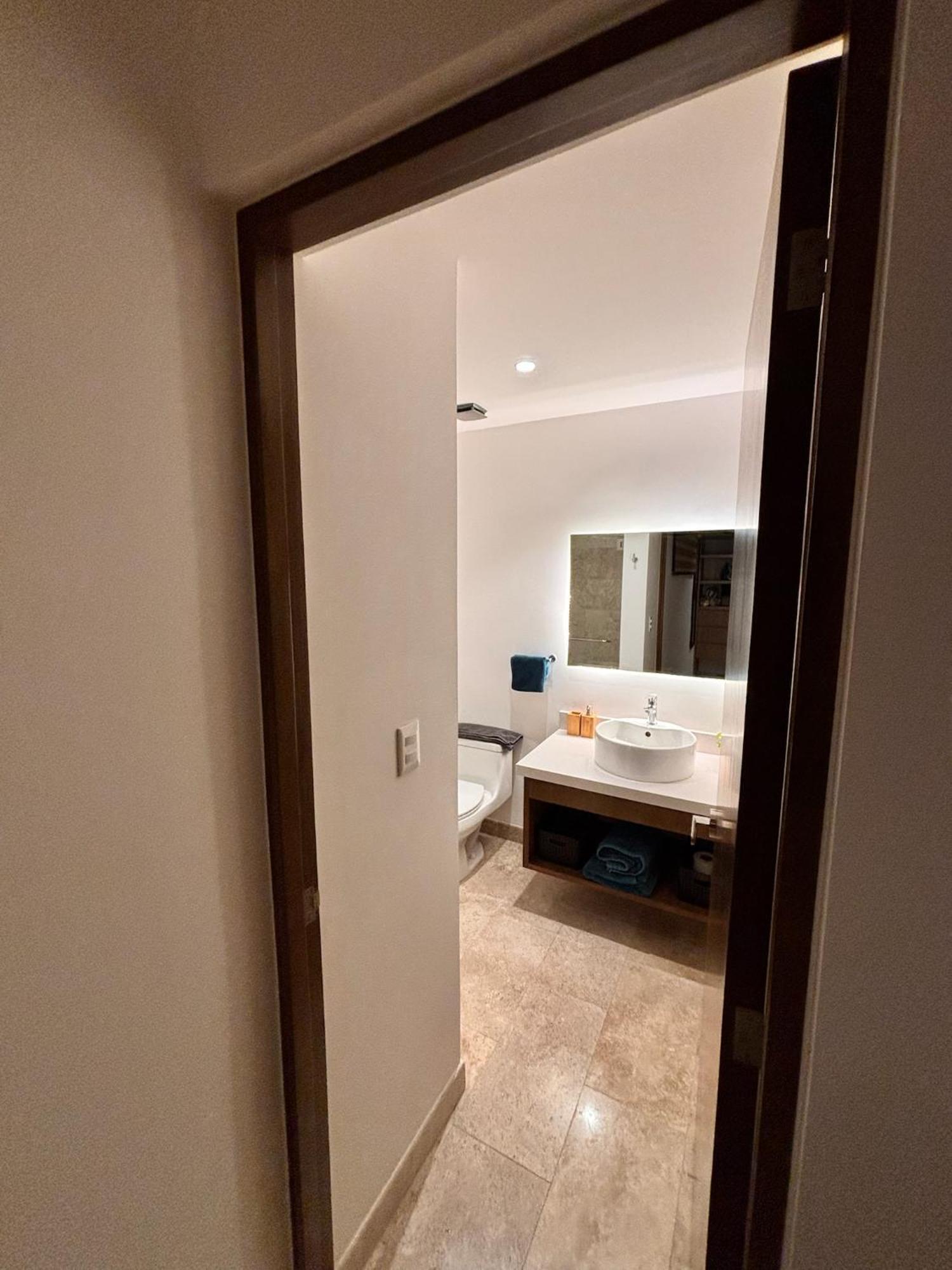 Apartment Modern 2br 1 Block From 5th Ave Wt Pool, Gym N Fast Wifi *