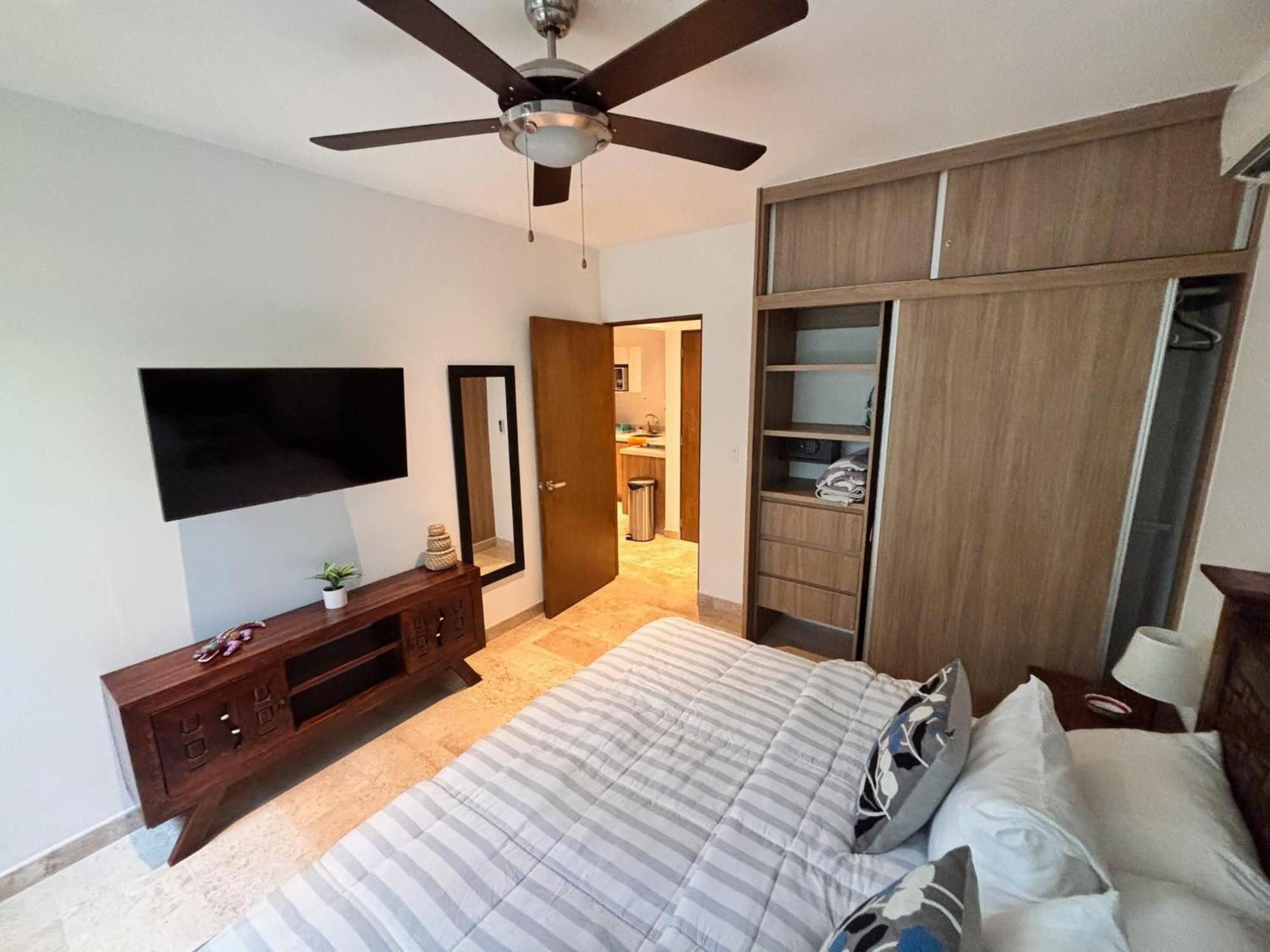 Apartment Modern 2br 1 Block From 5th Ave Wt Pool, Gym N Fast Wifi Playa del Carmen