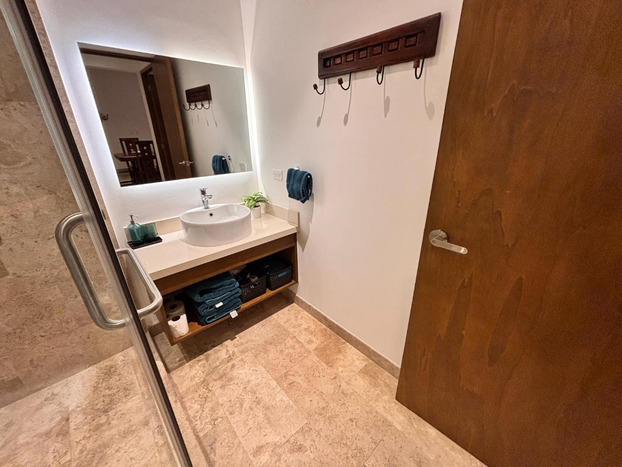 Modern 2br 1 Block From 5th Ave Wt Pool, Gym N Fast Wifi Playa del Carmen