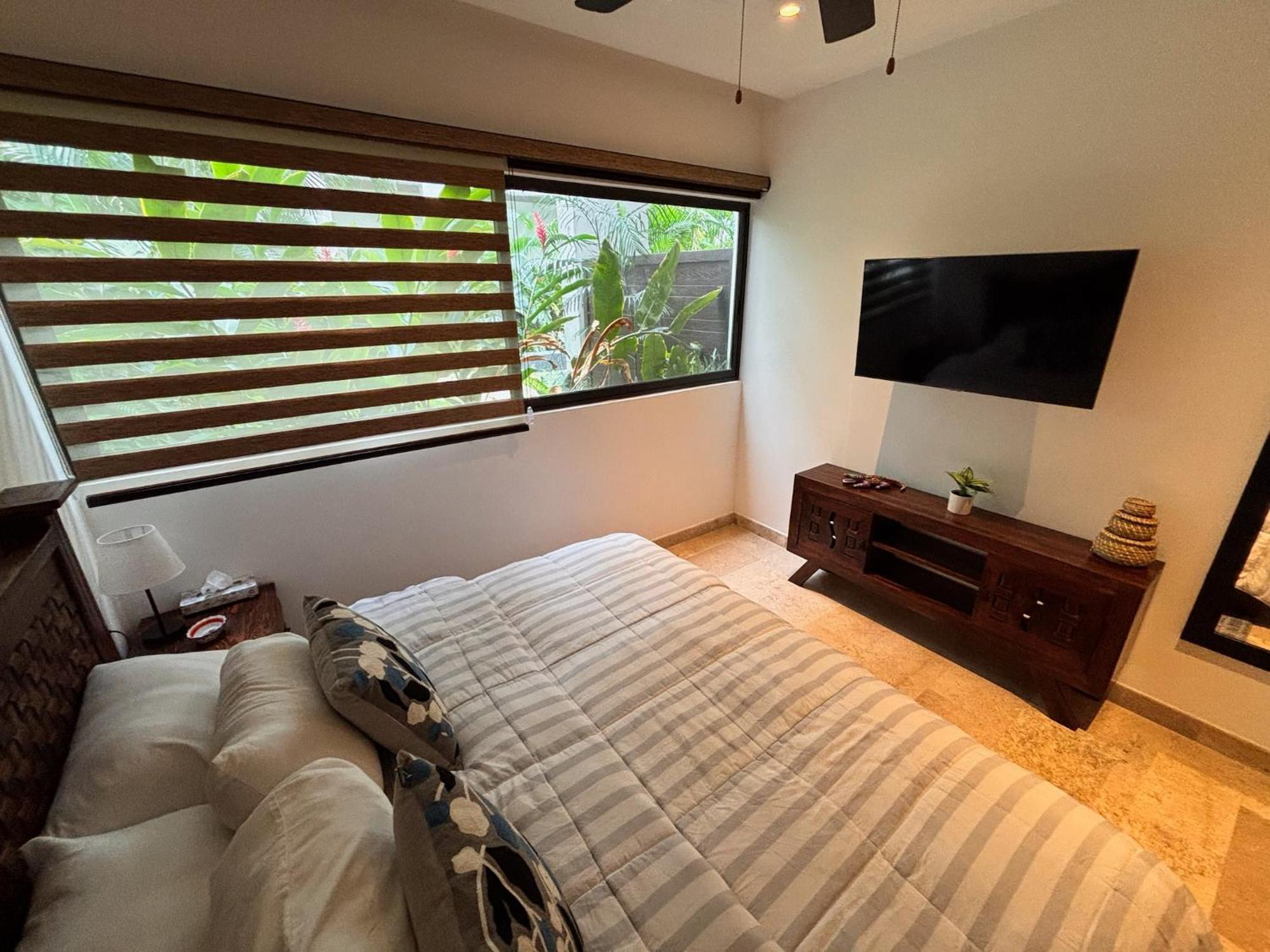 Modern 2br 1 Block From 5th Ave Wt Pool, Gym N Fast Wifi Apartment Playa del Carmen