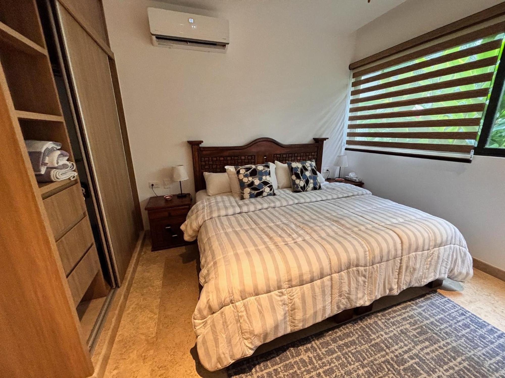 Modern 2br 1 Block From 5th Ave Wt Pool, Gym N Fast Wifi Apartment