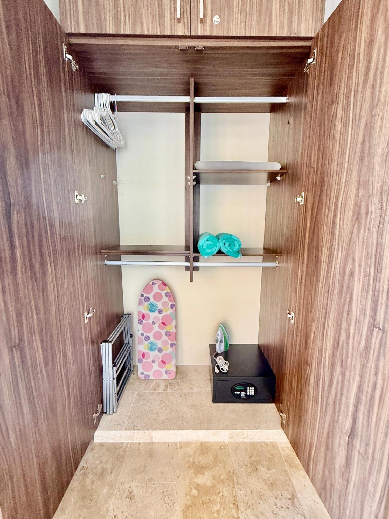 Apartment Large Studio, Large Rooftop Pool, Great Location! Playa del Carmen