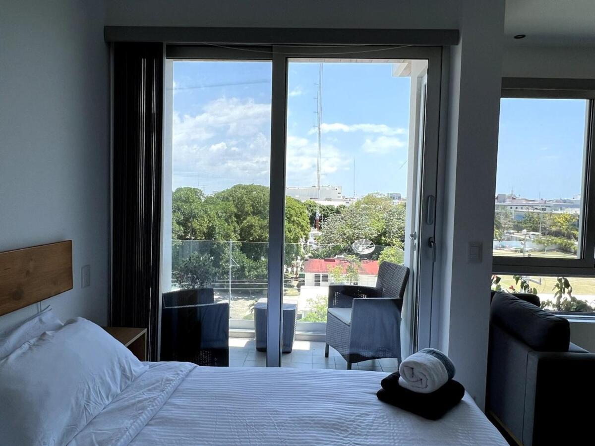 Nordic - Walking To - King Size Bed