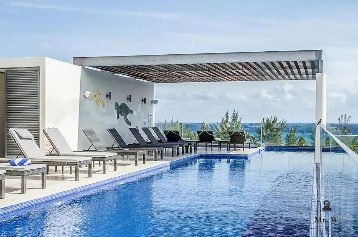 Apartment Oceanview Rooftop Pool Tub Steps To