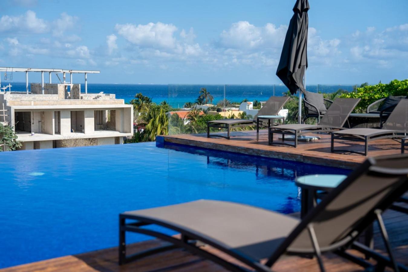3br Luxury W/ Private Rooftop Pool & Gym