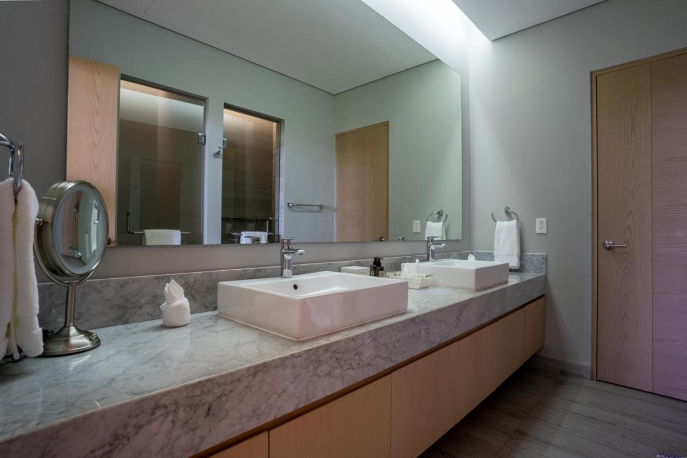 3br Luxury W/ Private Rooftop Pool & Gym * Playa del Carmen