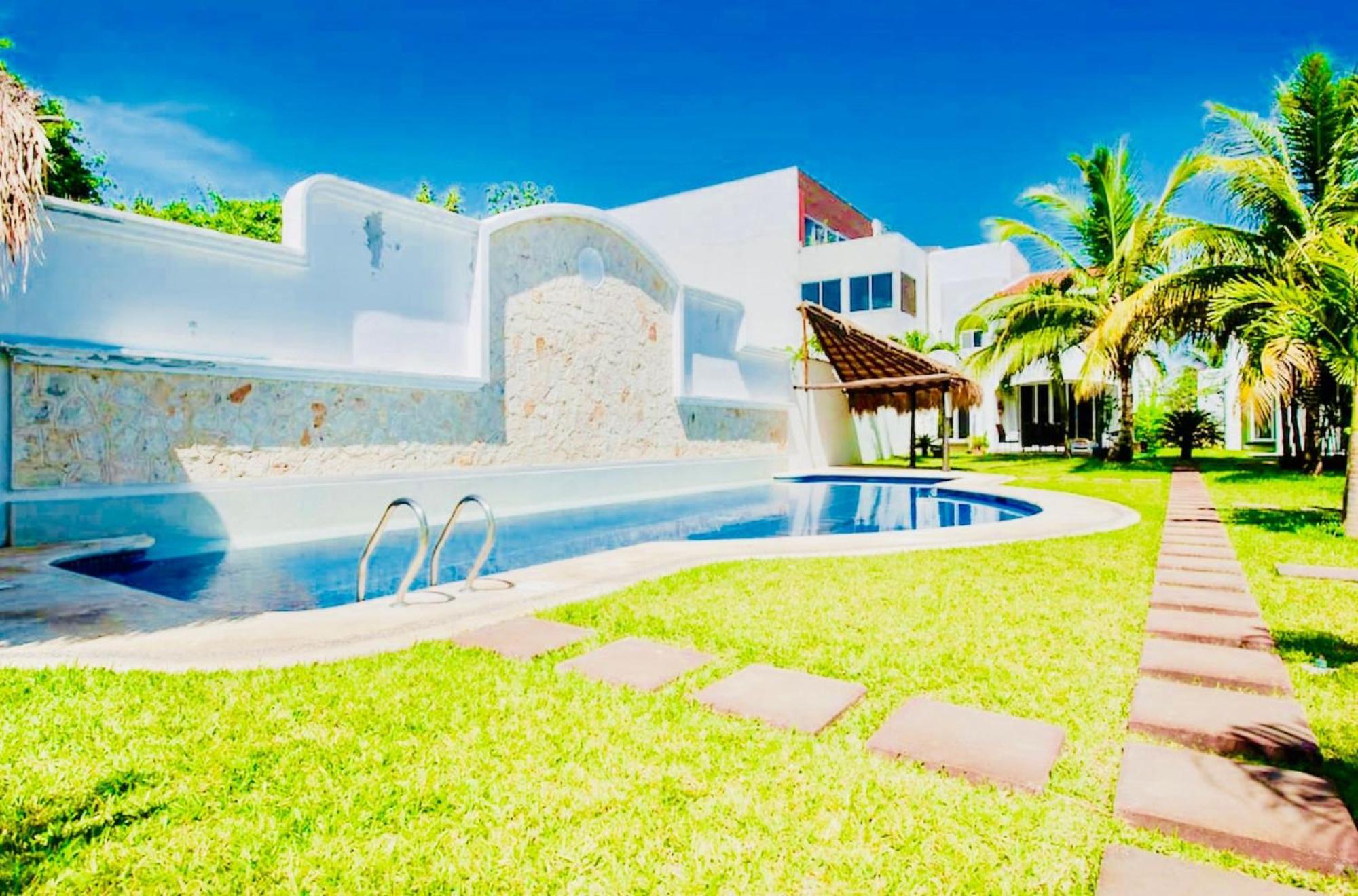 Guest house Executive Budget With Swimming Pool Air Conditioning And Parking *