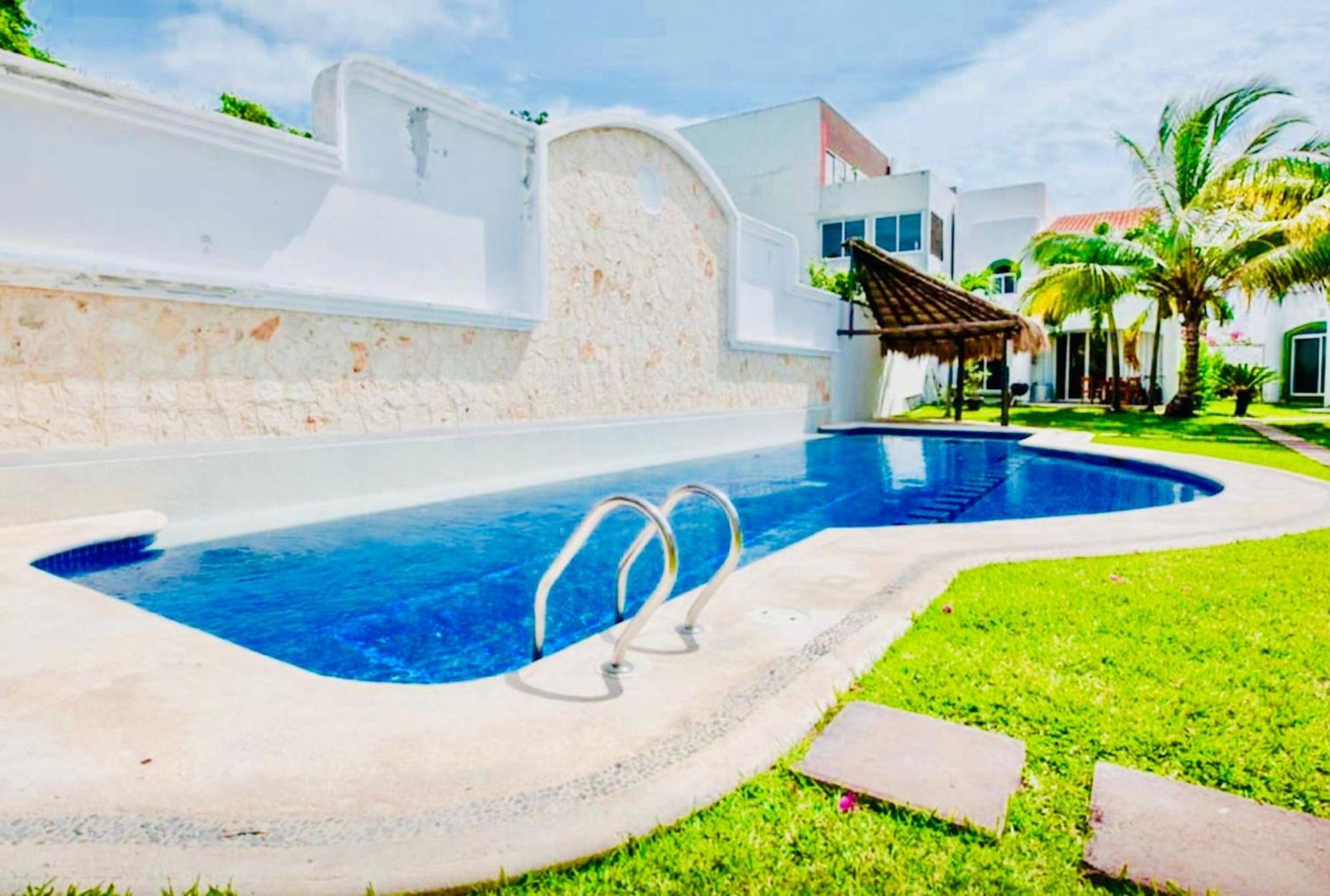 Executive Budget With Swimming Pool Air Conditioning And Parking *