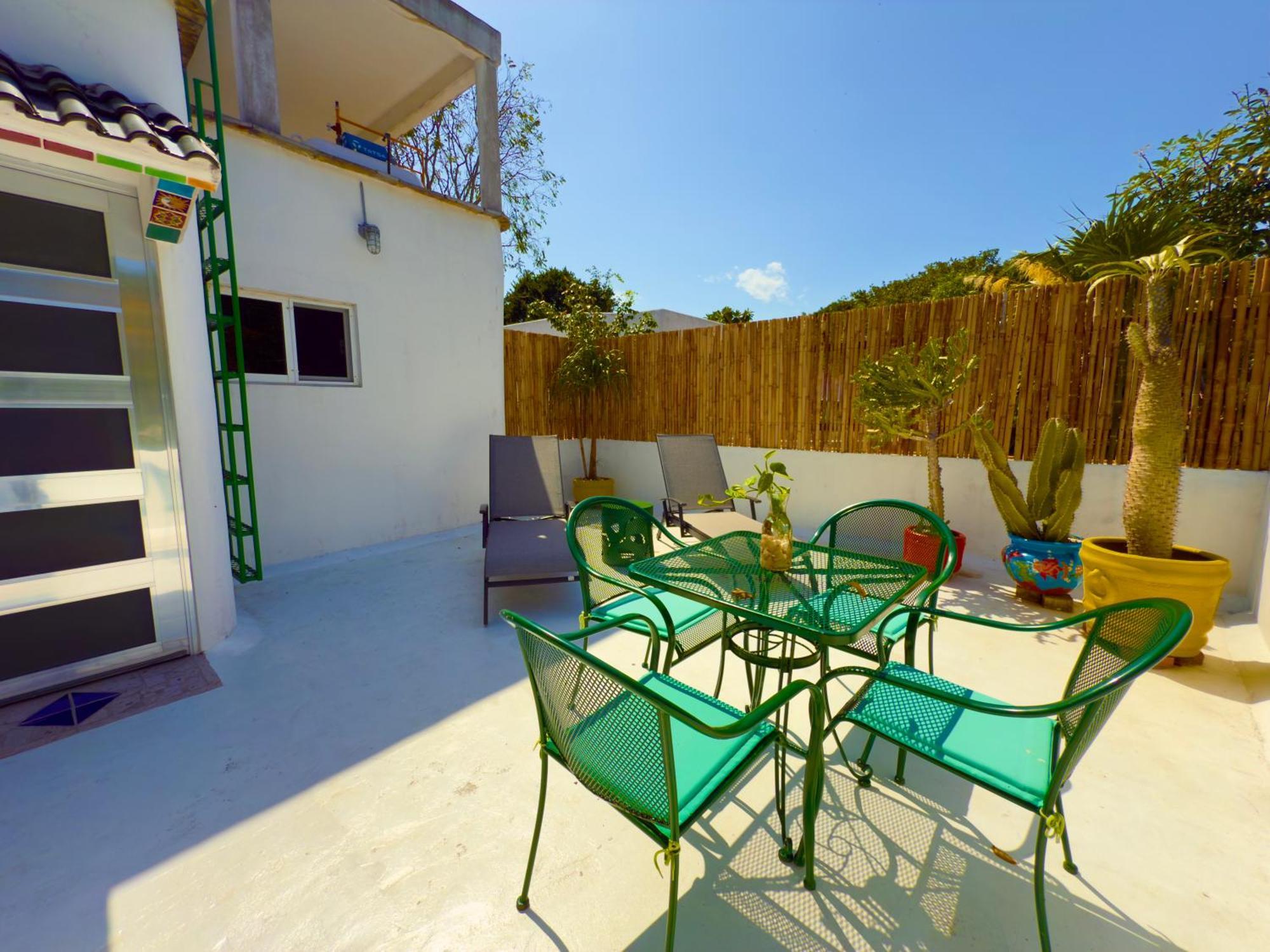 Villa Urbaneden 'another Day In Paradise' *
