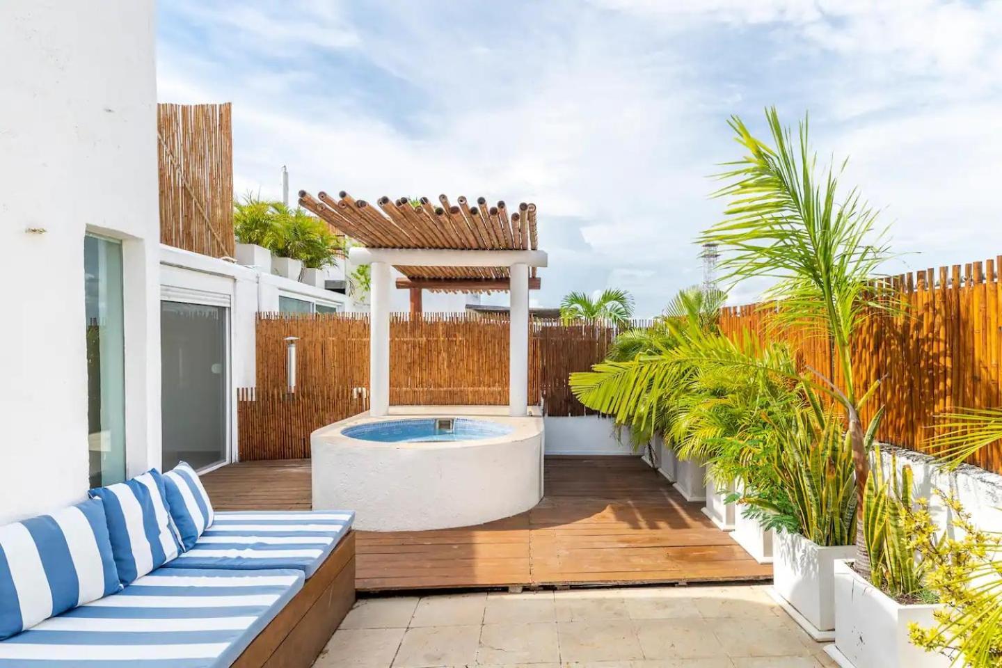 2 Story Ph 3b Heated Jacuzzi Close Street 6 *
