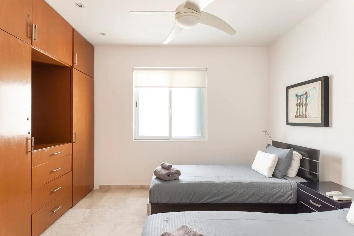 2 Story Ph 3b Heated Jacuzzi Close Street 6
