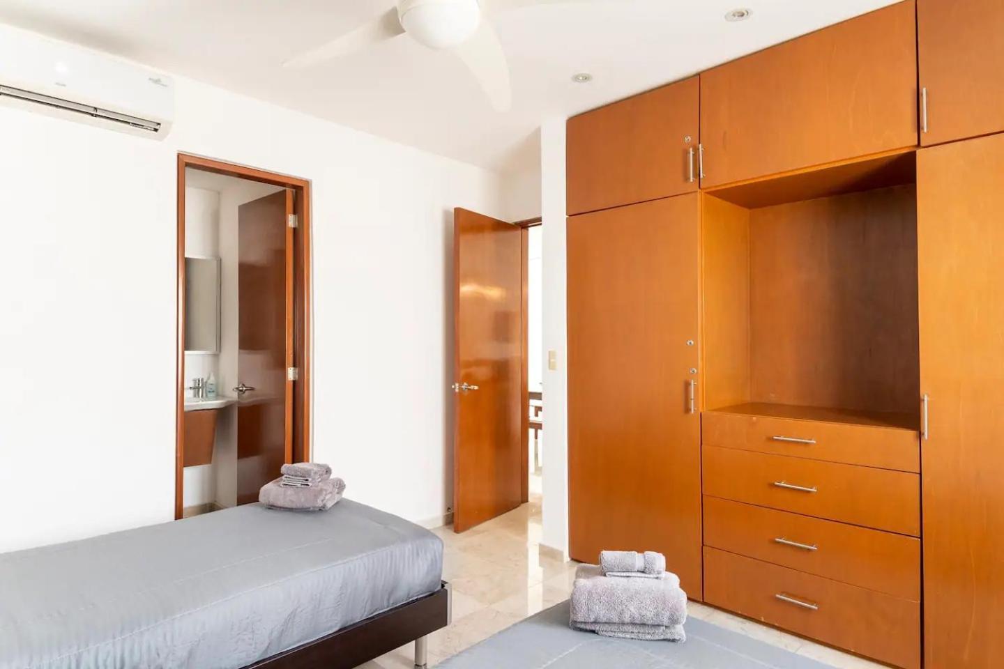 2 Story Ph 3b Heated Jacuzzi Close Street 6 Apartamento