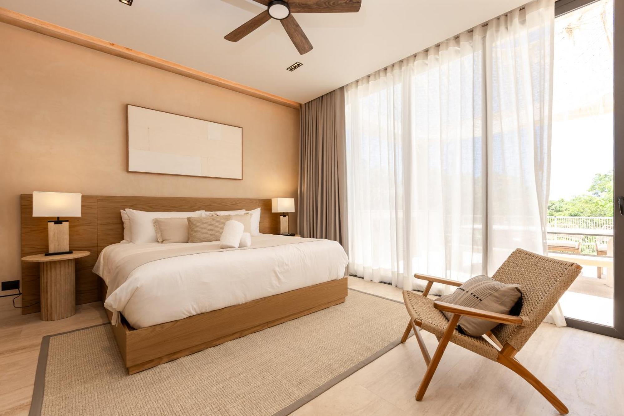 The Palm Luxury Corasol By Lumina