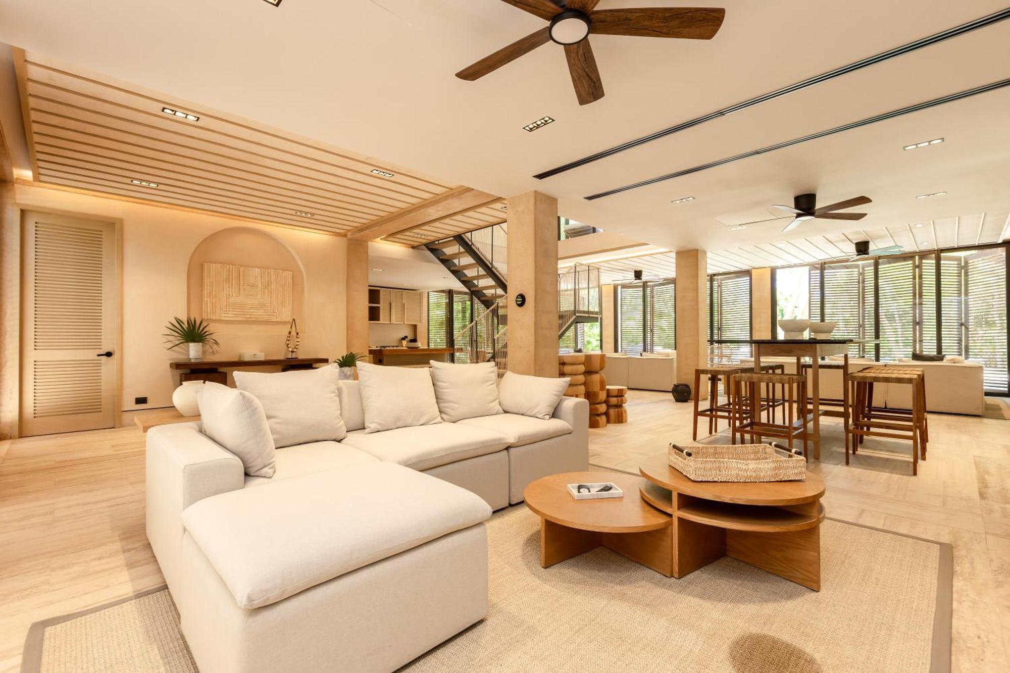 The Palm Luxury Corasol By Lumina