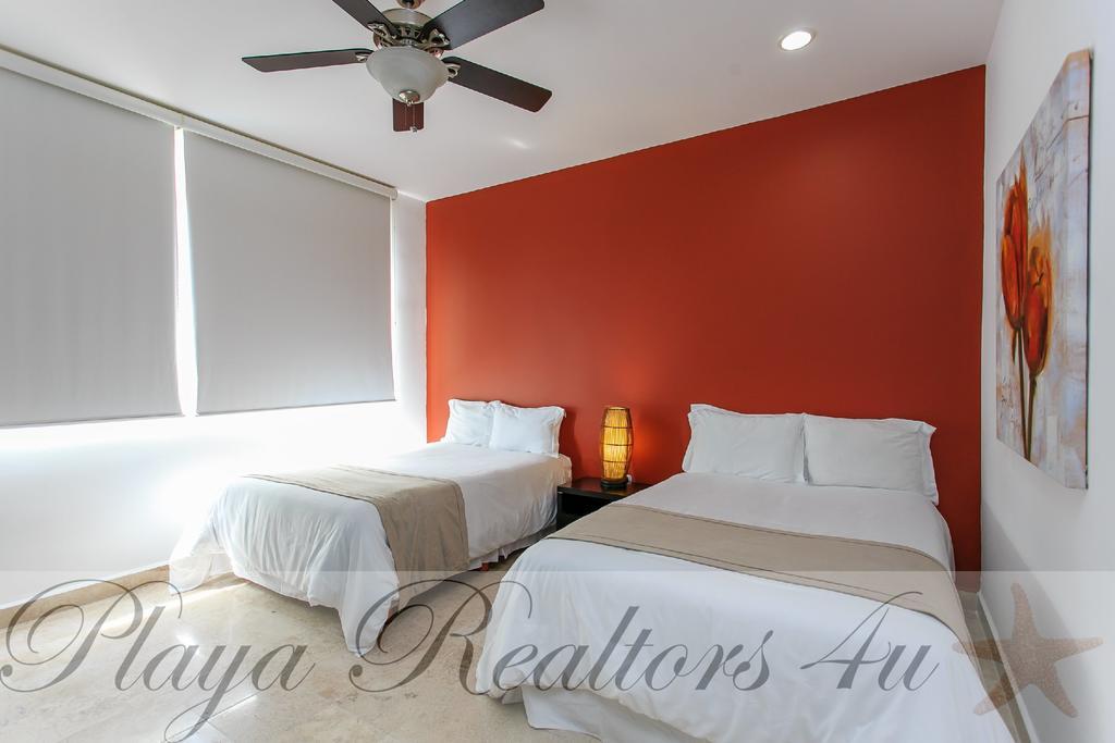 Mamitas By Playa Moments *