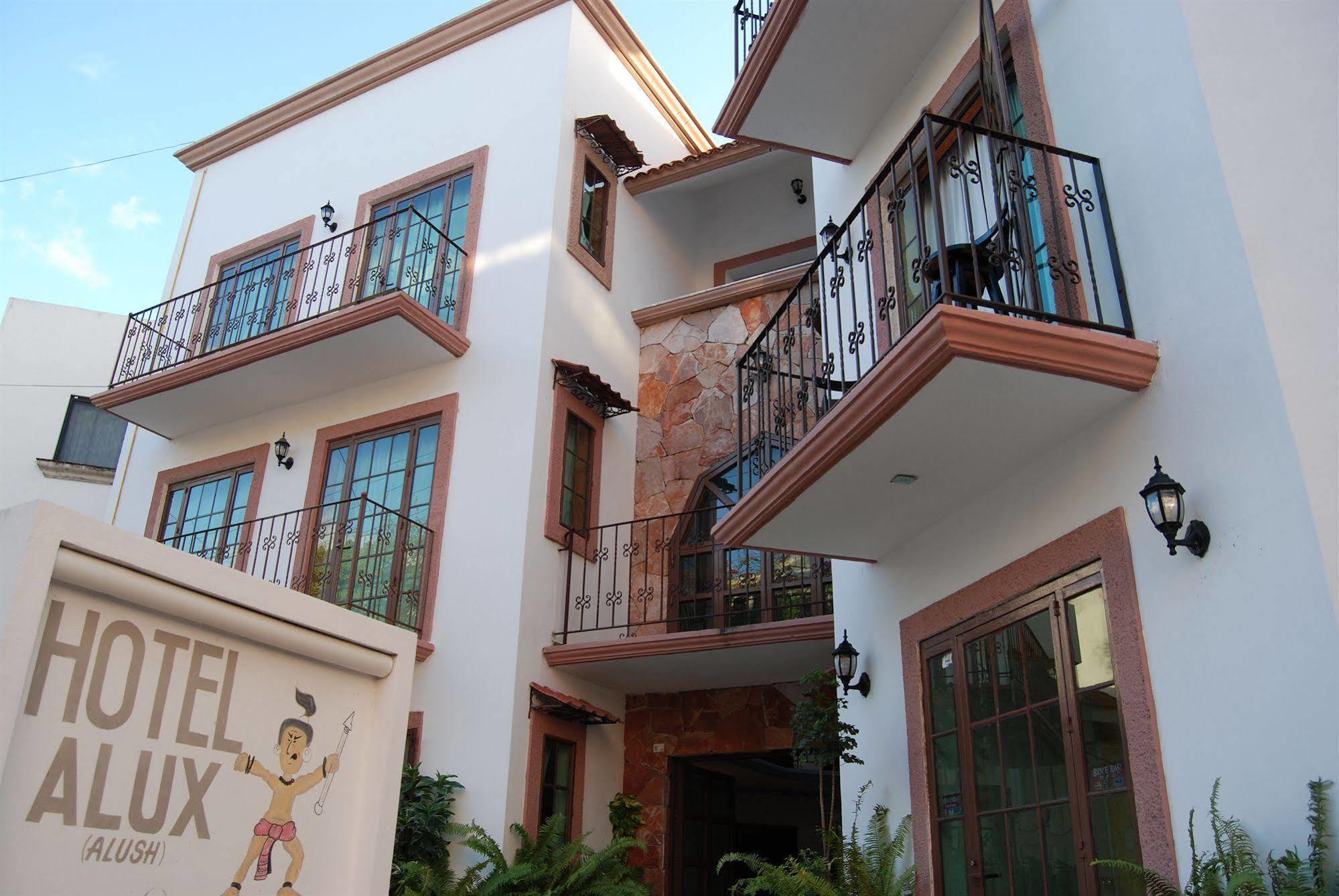 Khách sạn Alux 2*