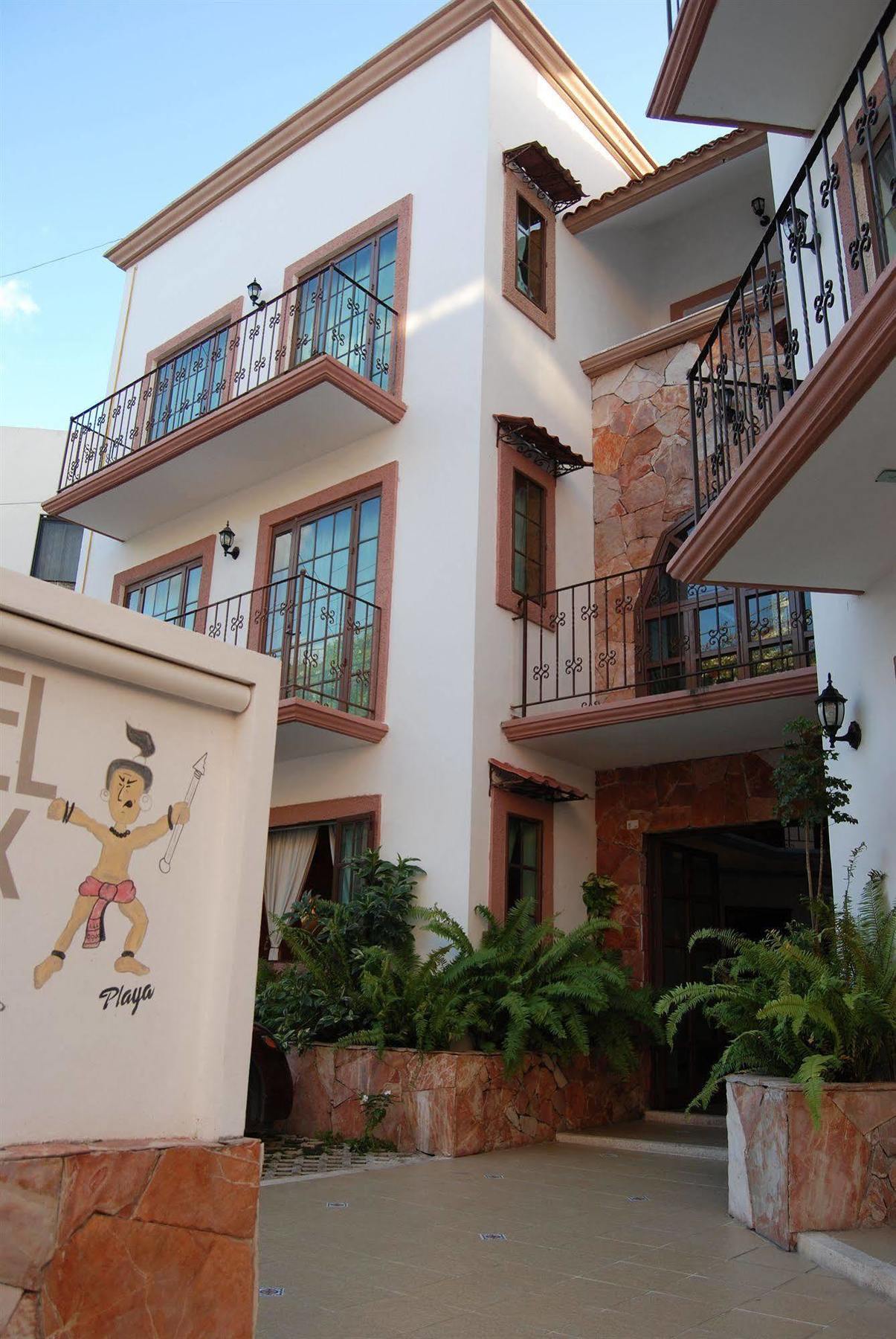 Khách sạn Alux 2*