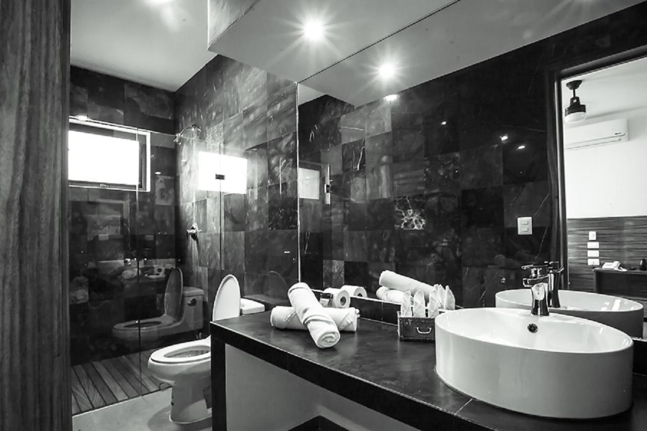 Khách sạn Mow Midtown & Residences Playa del Carmen