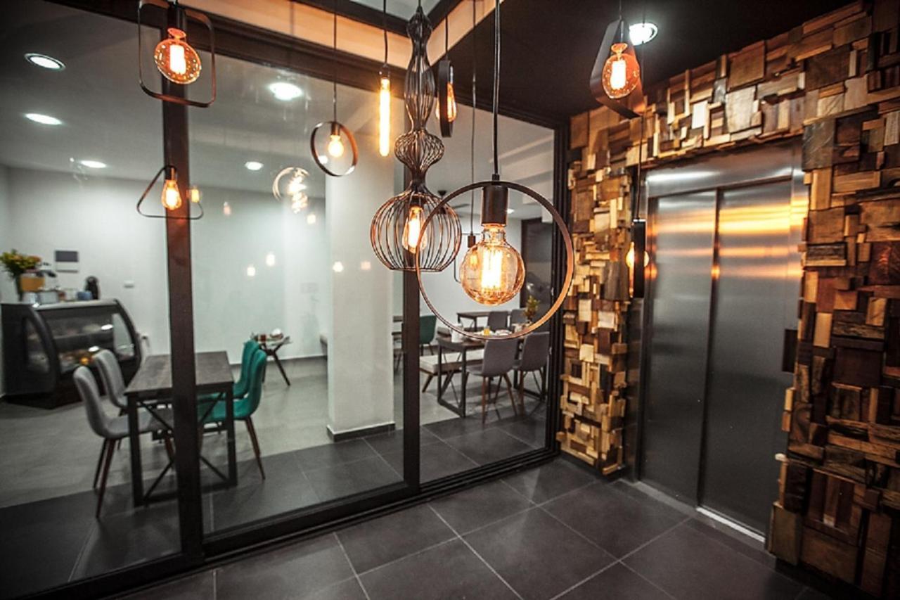 Mow Midtown & Residences Khách sạn 3*
