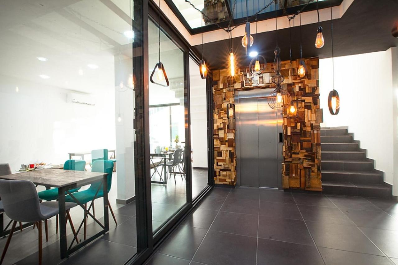 Khách sạn Mow Midtown & Residences 3*