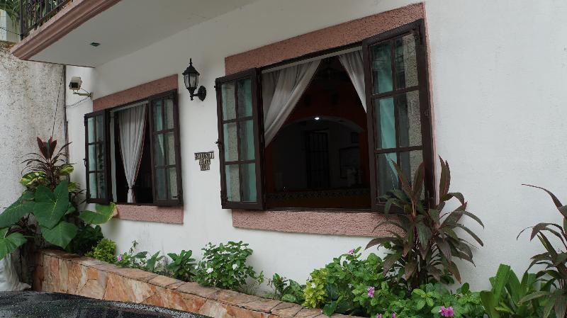 Khách sạn Alux