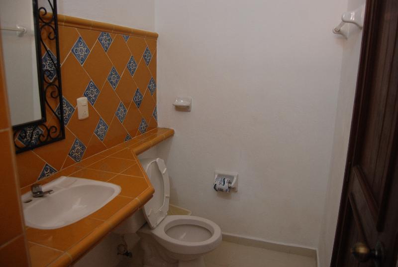 Khách sạn Alux