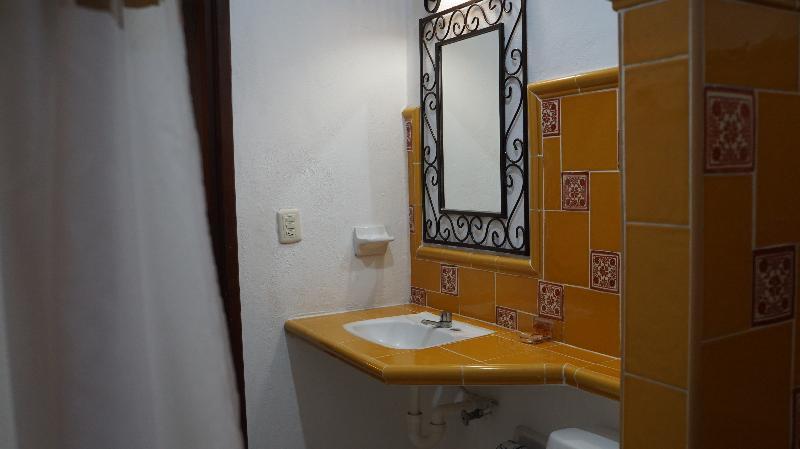 Khách sạn Alux