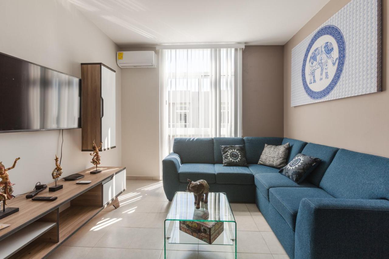 Riviera Towers Apartment *