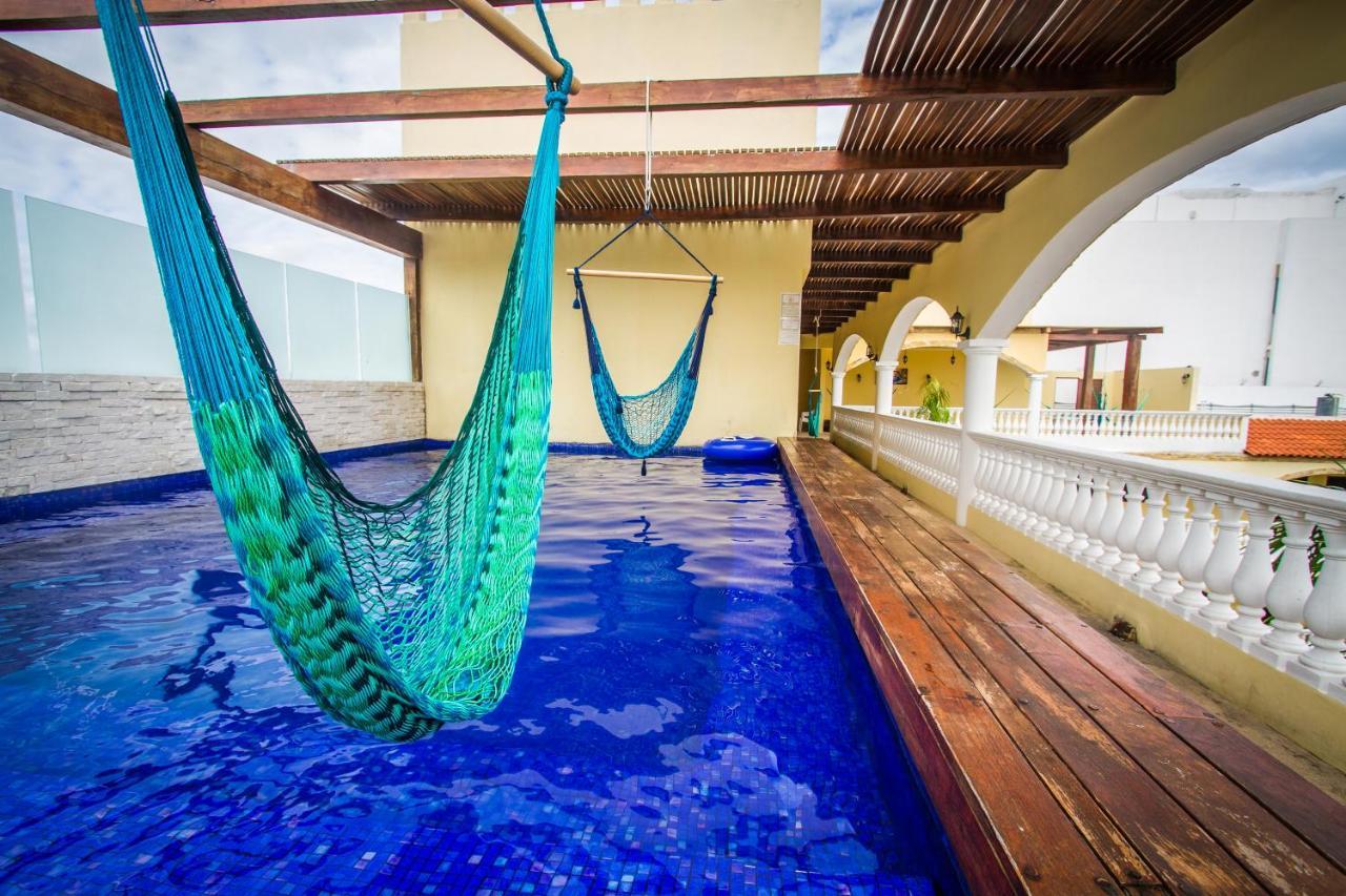 We Playa Hostal *