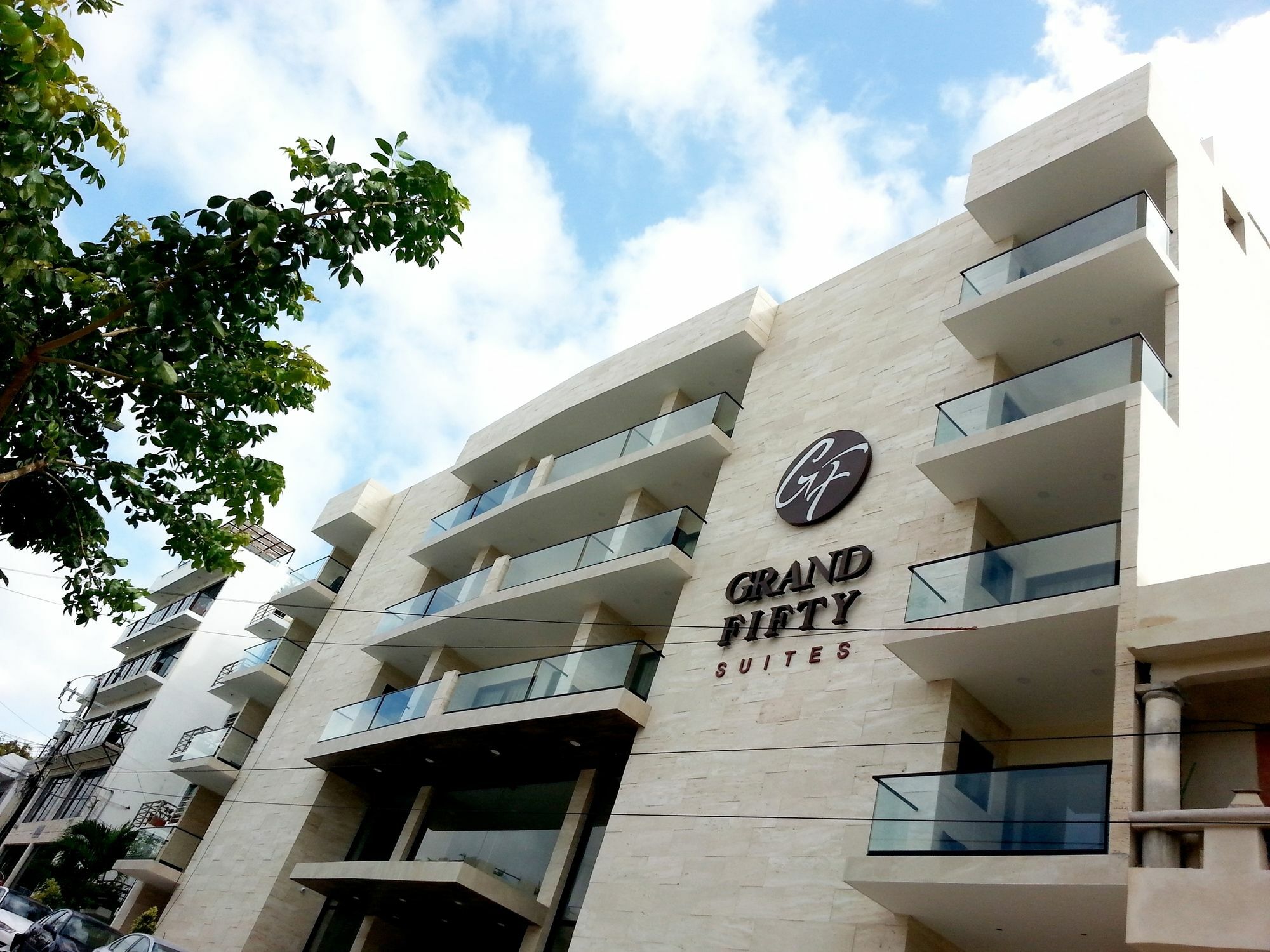 Grand Fifty Khách sạn